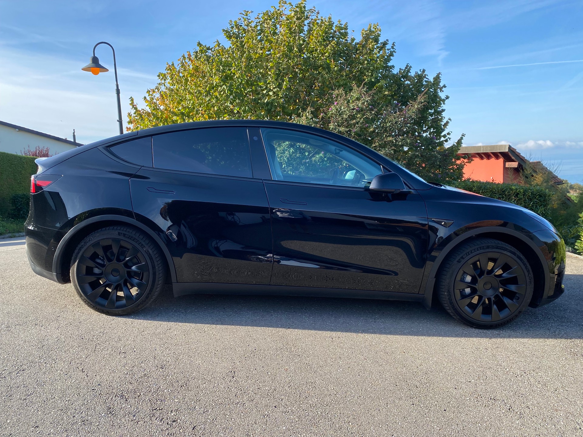TESLA Model Y Long Range-image-0