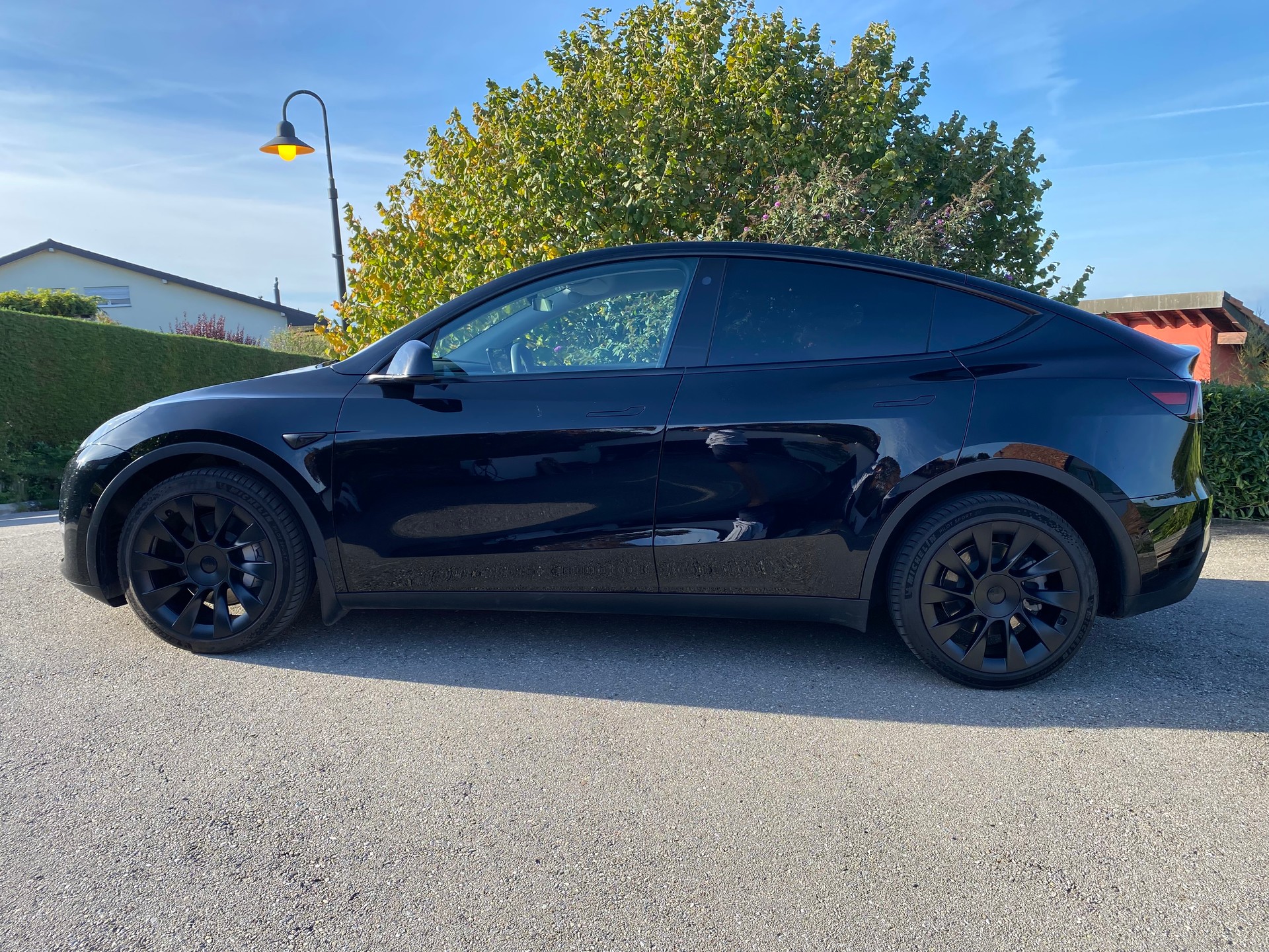 TESLA Model Y Long Range-image-1