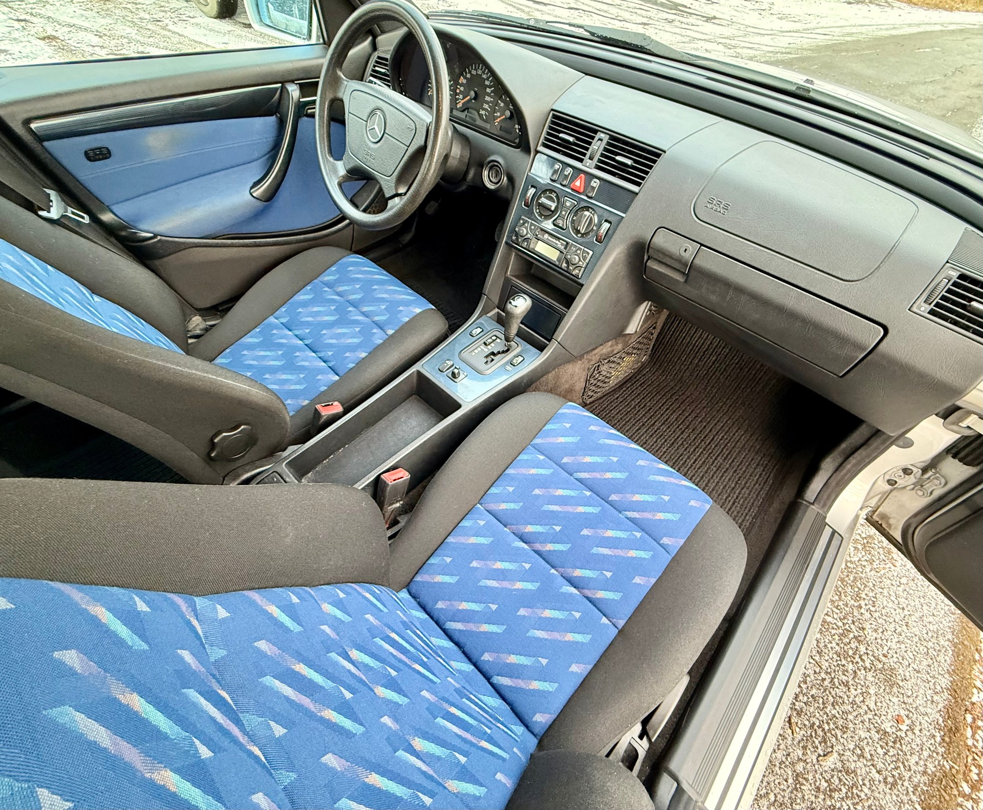 MERCEDES-BENZ C 180 Esprit-image-24