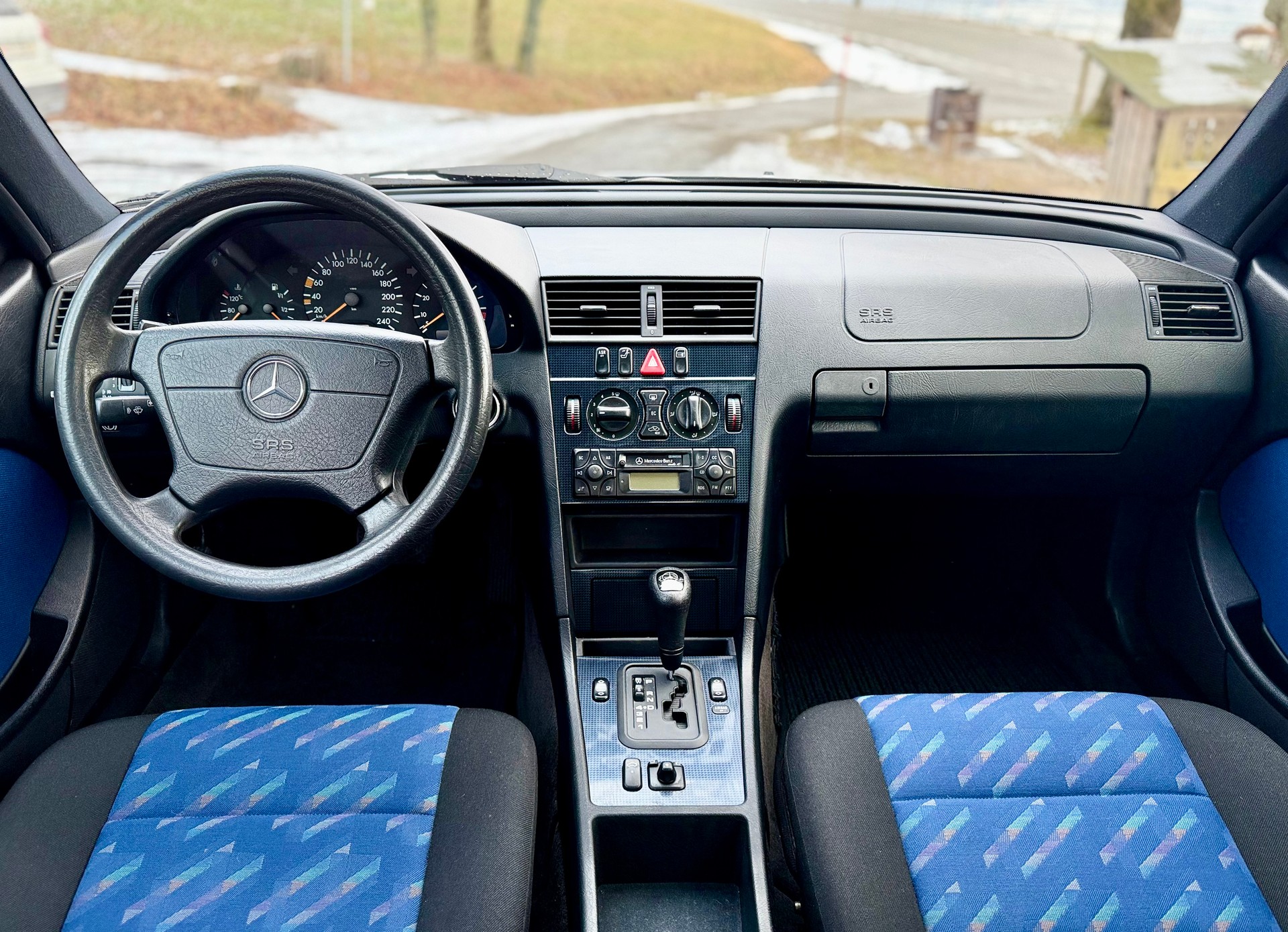 MERCEDES-BENZ C 180 Esprit-image-26