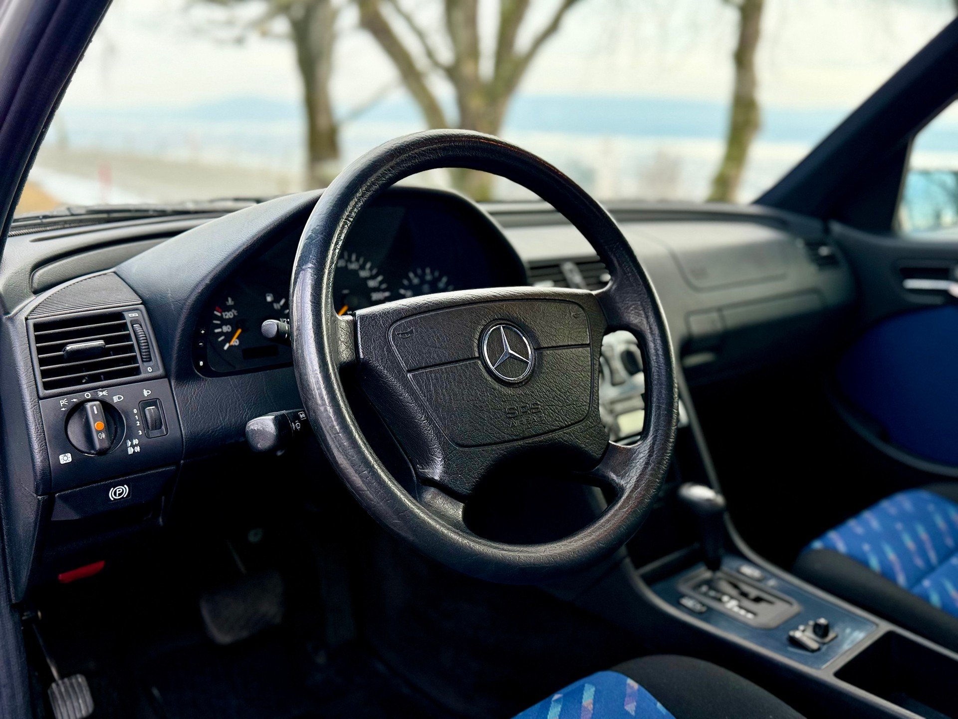 MERCEDES-BENZ C 180 Esprit-image-22