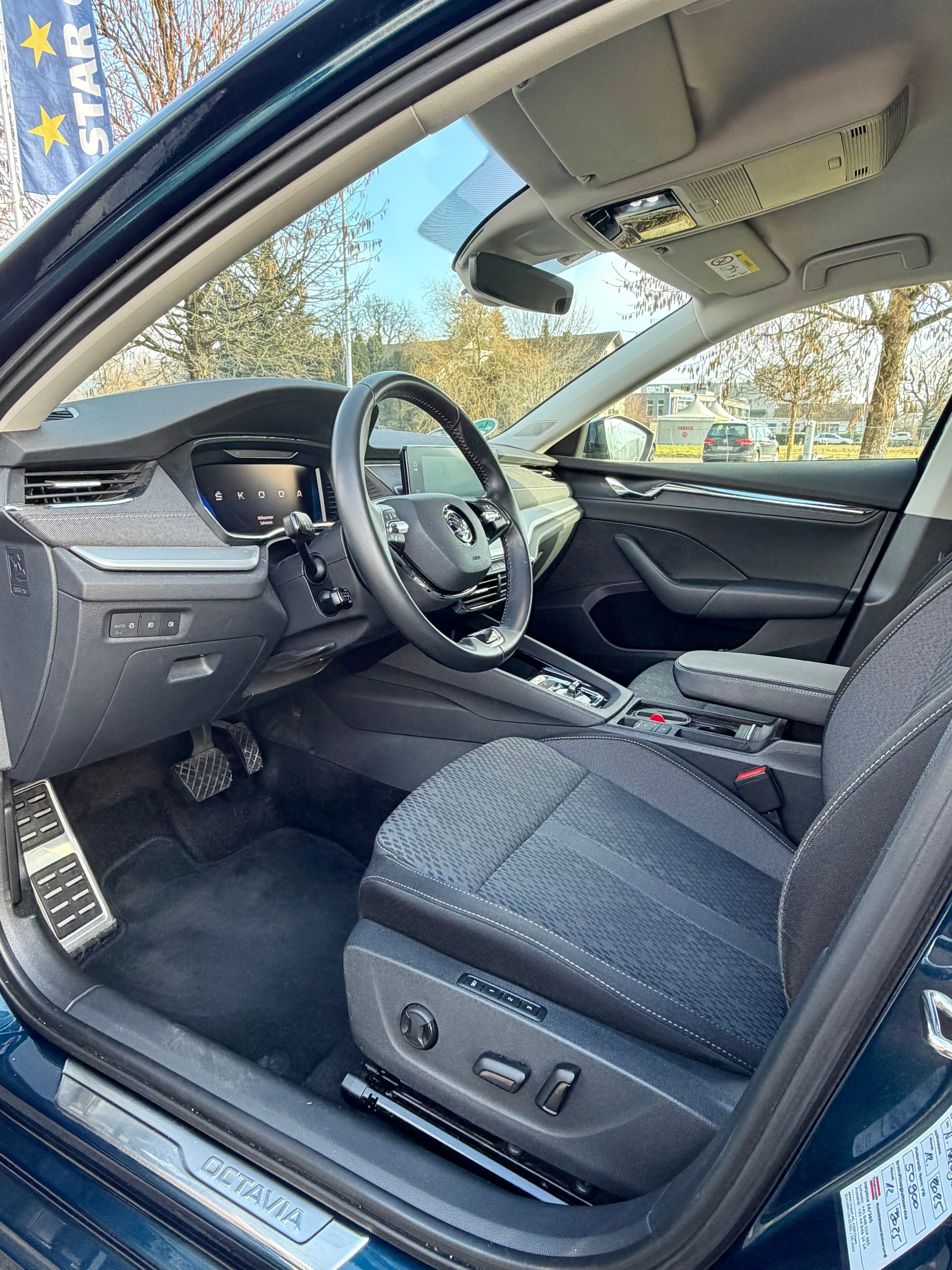 SKODA Octavia Combi 2.0 TDI DSG Style-image-8
