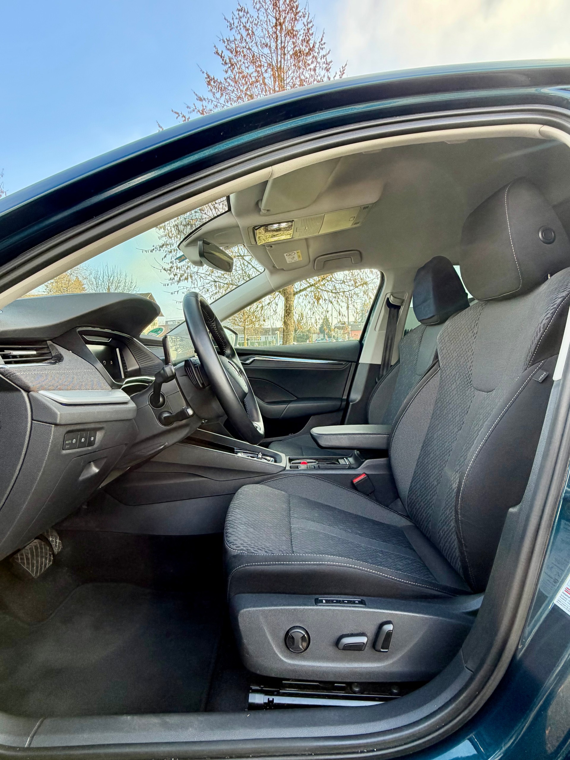 SKODA Octavia Combi 2.0 TDI DSG Style-image-7