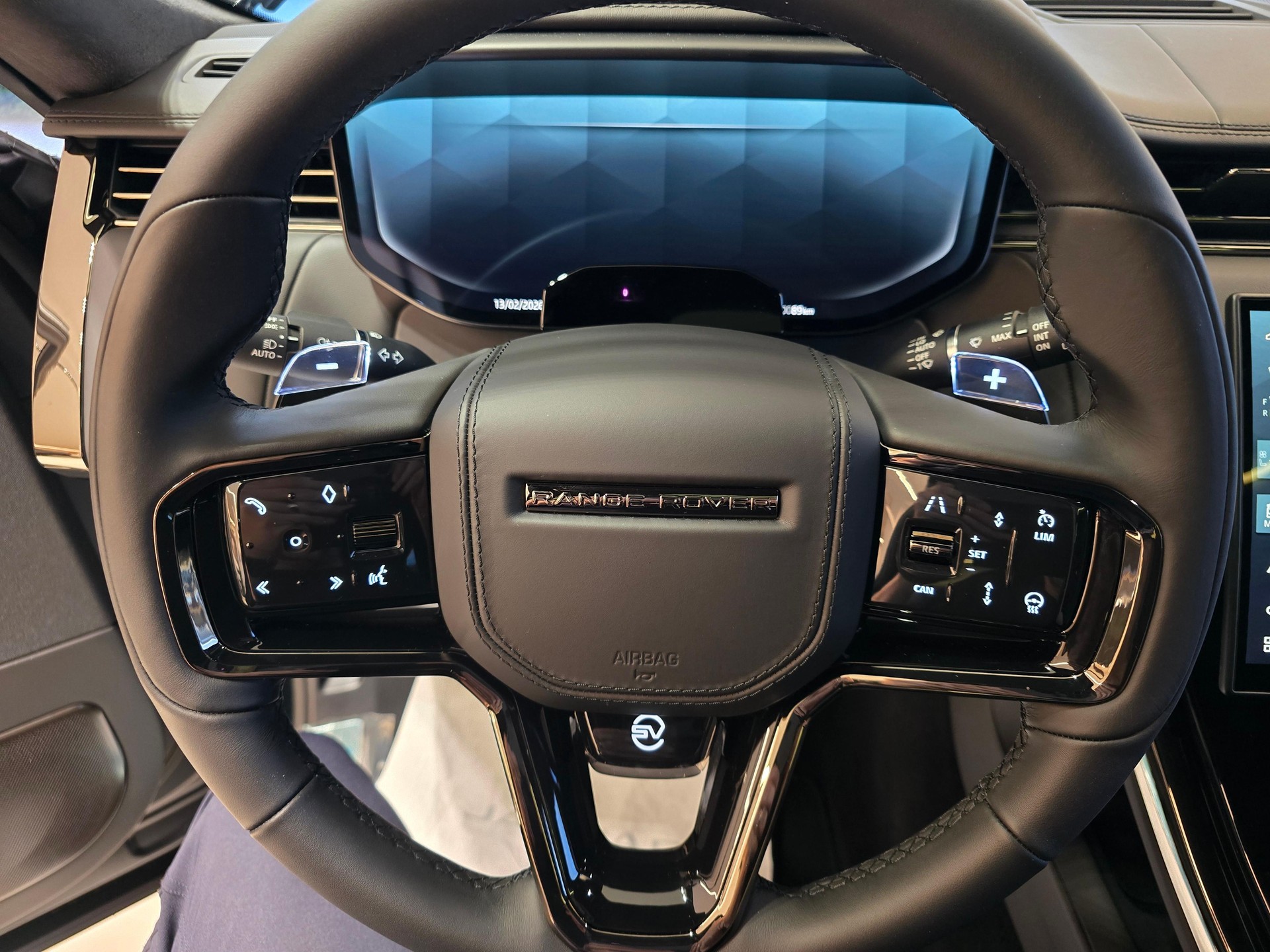 LAND ROVER Range Rover Sport 4.4 V8 SV-image-10