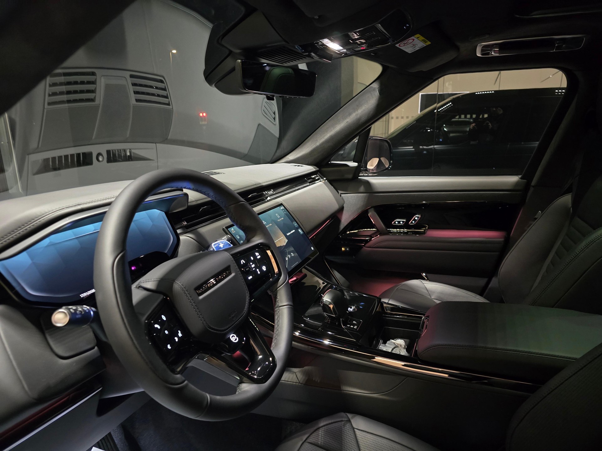 LAND ROVER Range Rover Sport 4.4 V8 SV-image-8