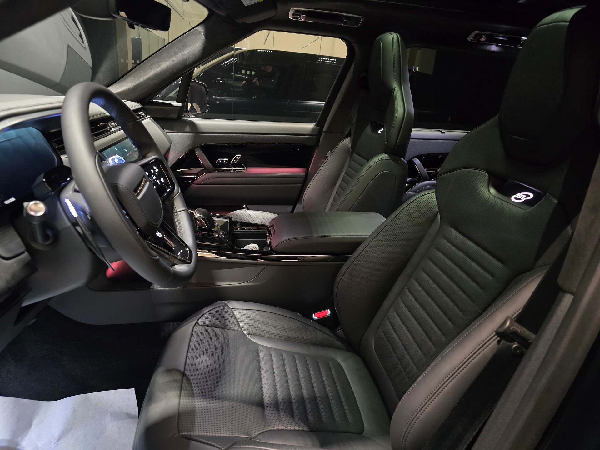 LAND ROVER Range Rover Sport 4.4 V8 SV-image-7