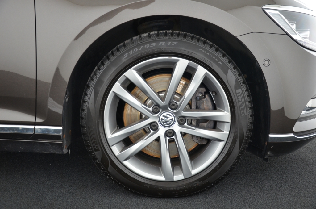 VW Passat 2.0 TDI Highline 4Motion-image-9