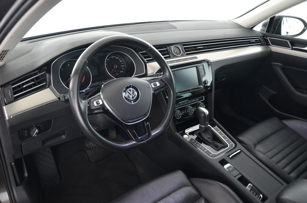 VW Passat 2.0 TDI Highline 4Motion-image-11