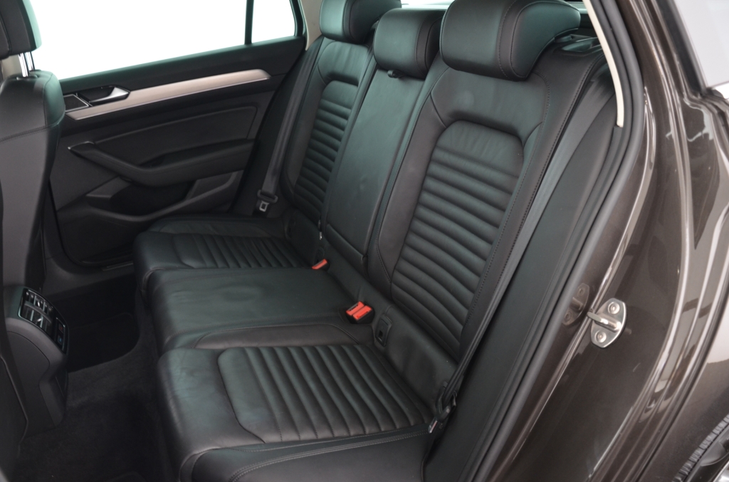VW Passat 2.0 TDI Highline 4Motion-image-14