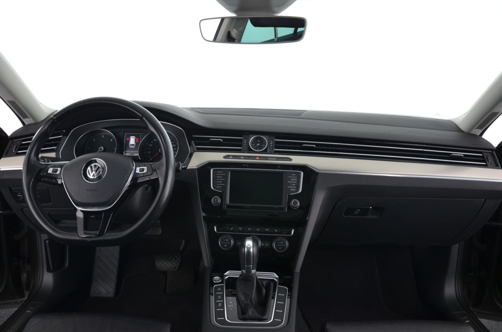 VW Passat 2.0 TDI Highline 4Motion-image-12