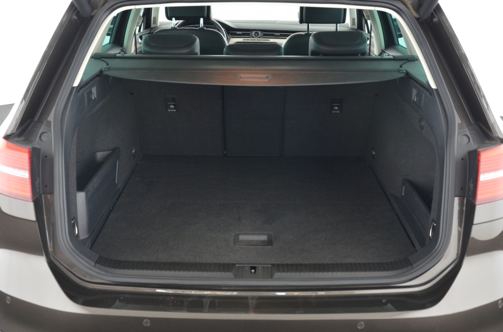 VW Passat 2.0 TDI Highline 4Motion-image-26