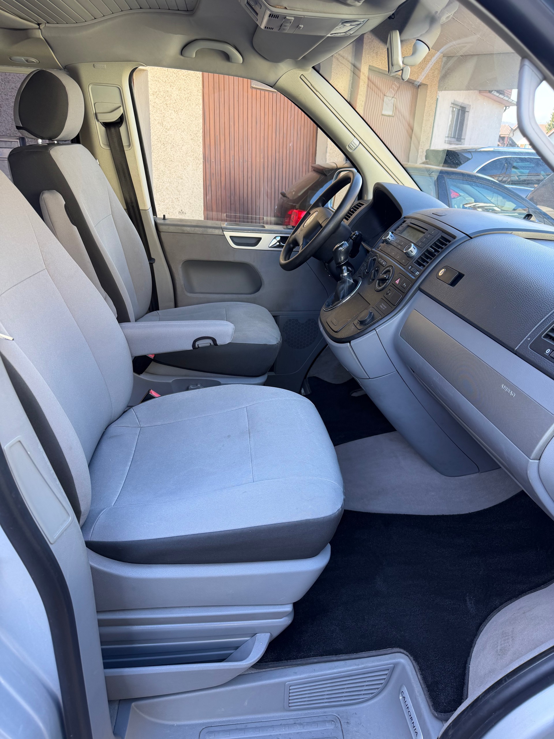 VW T5 Caravelle Comfort 2.5 TDI PD-image-8