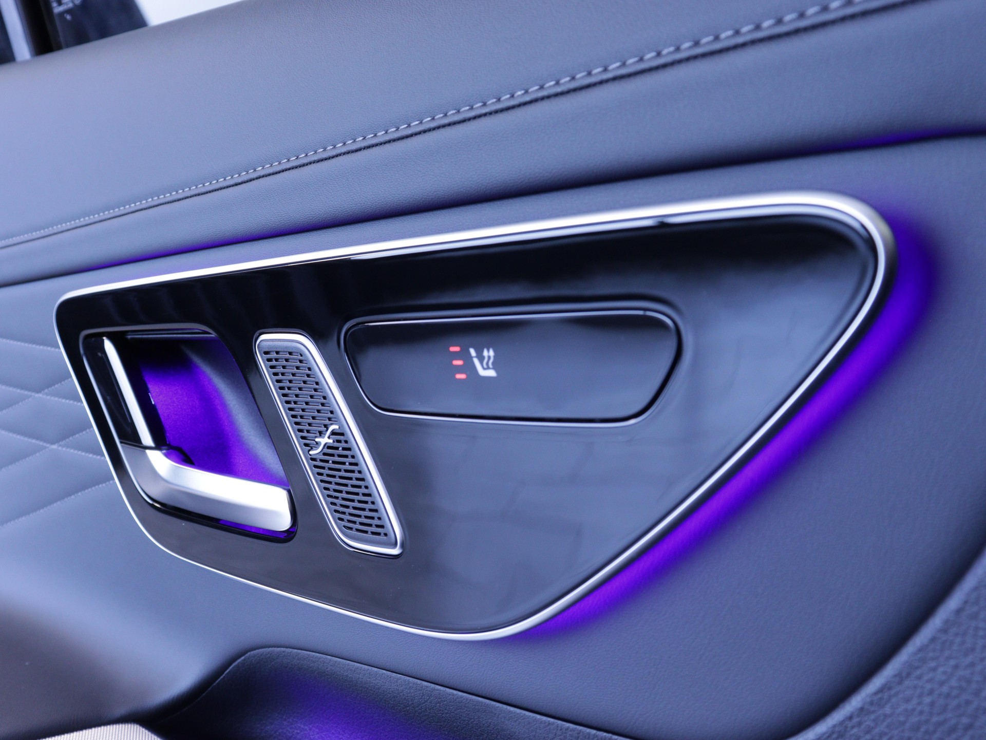 MERCEDES-BENZ GLC 300 d AMG Line 4matic-image-11