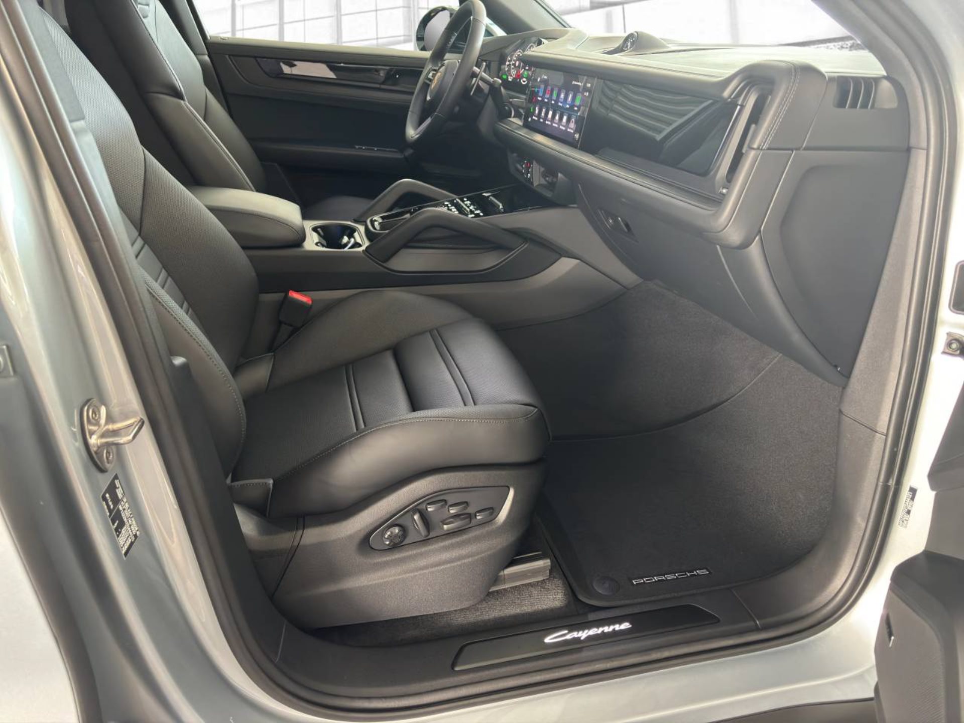 PORSCHE Cayenne E-Hybrid Coupé Black Edition-image-4