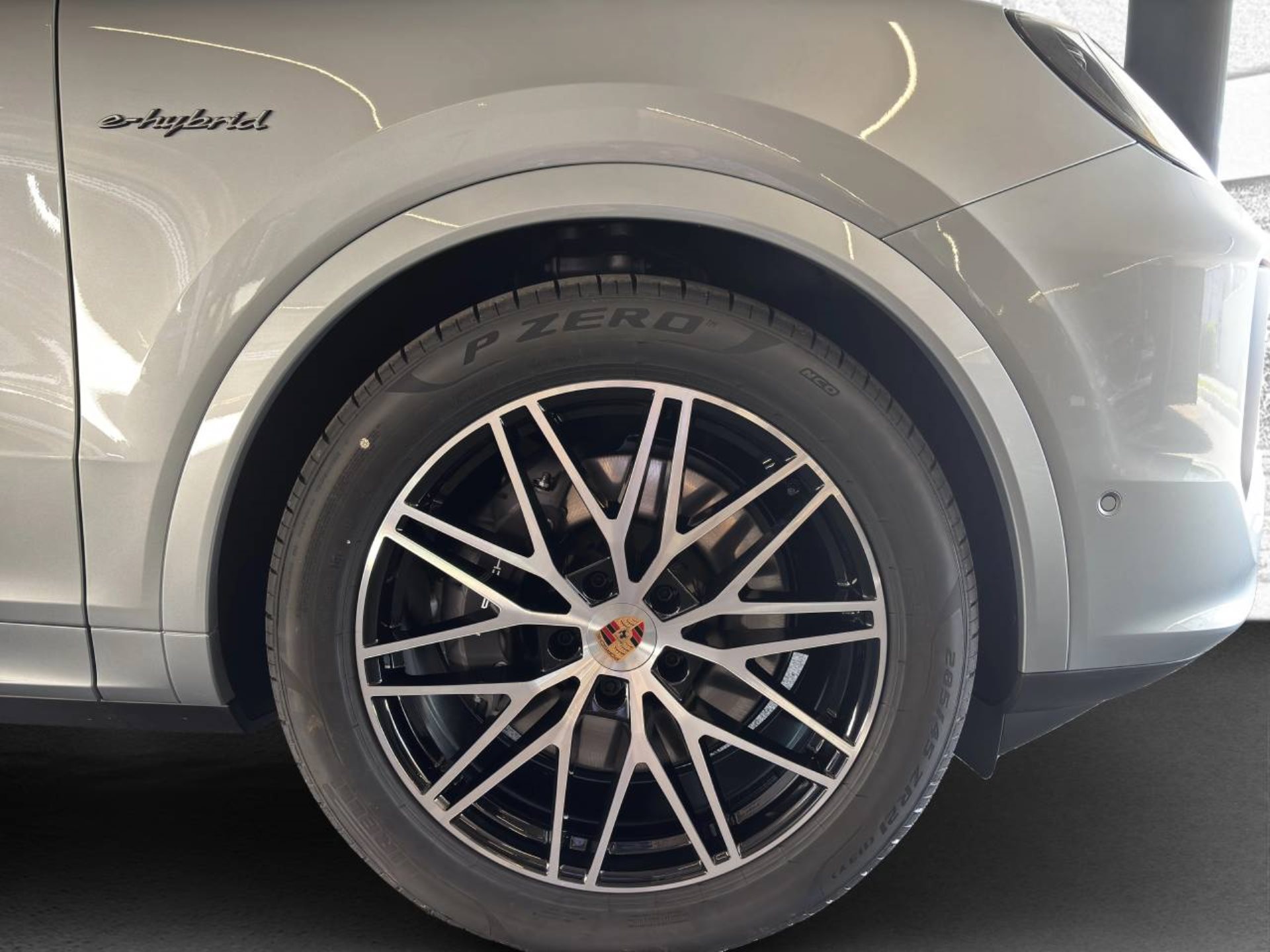 PORSCHE Cayenne E-Hybrid Coupé Black Edition-image-11