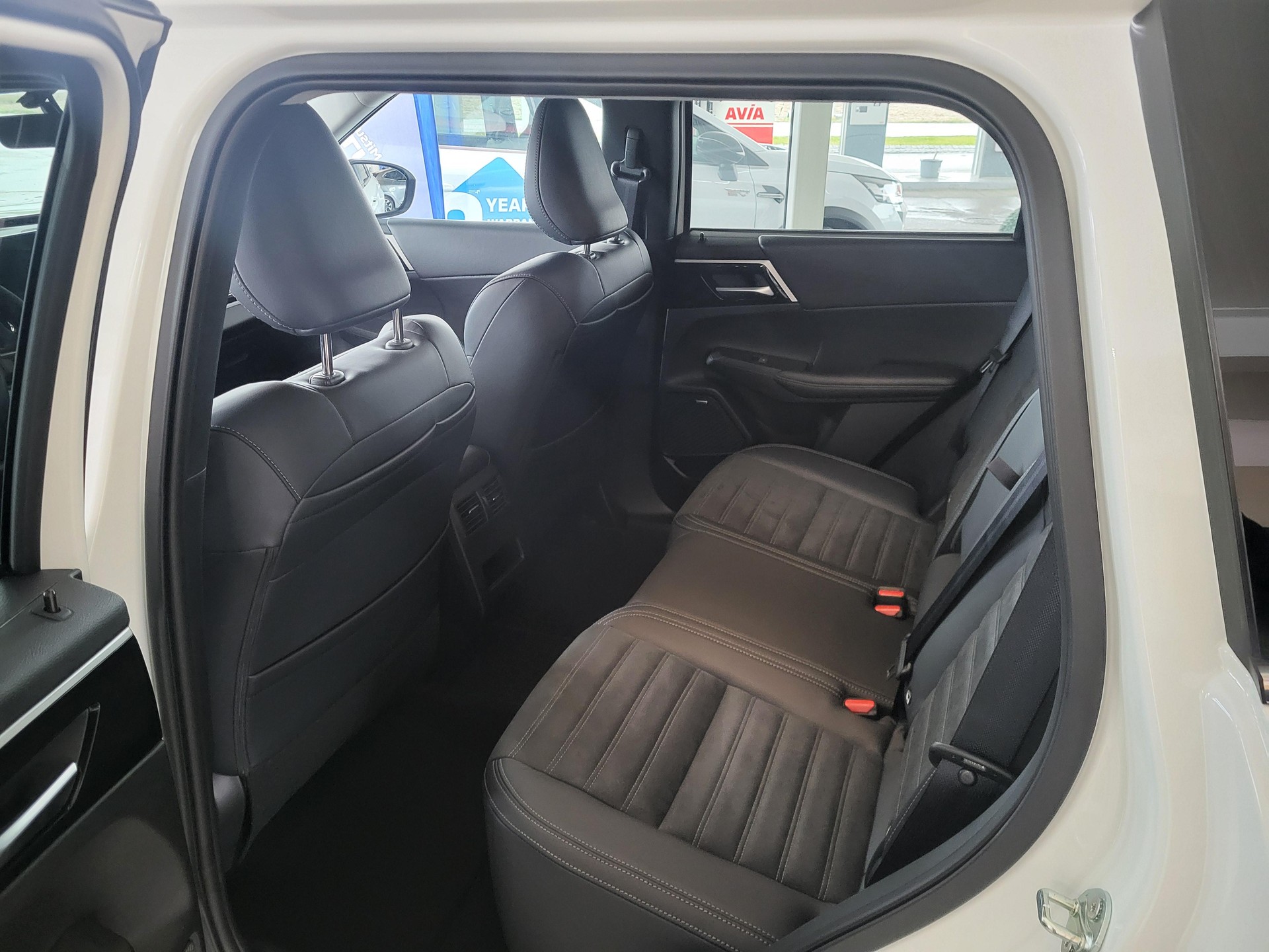 MITSUBISHI Outlander 2.4 PHEV Intense 4x4-image-4