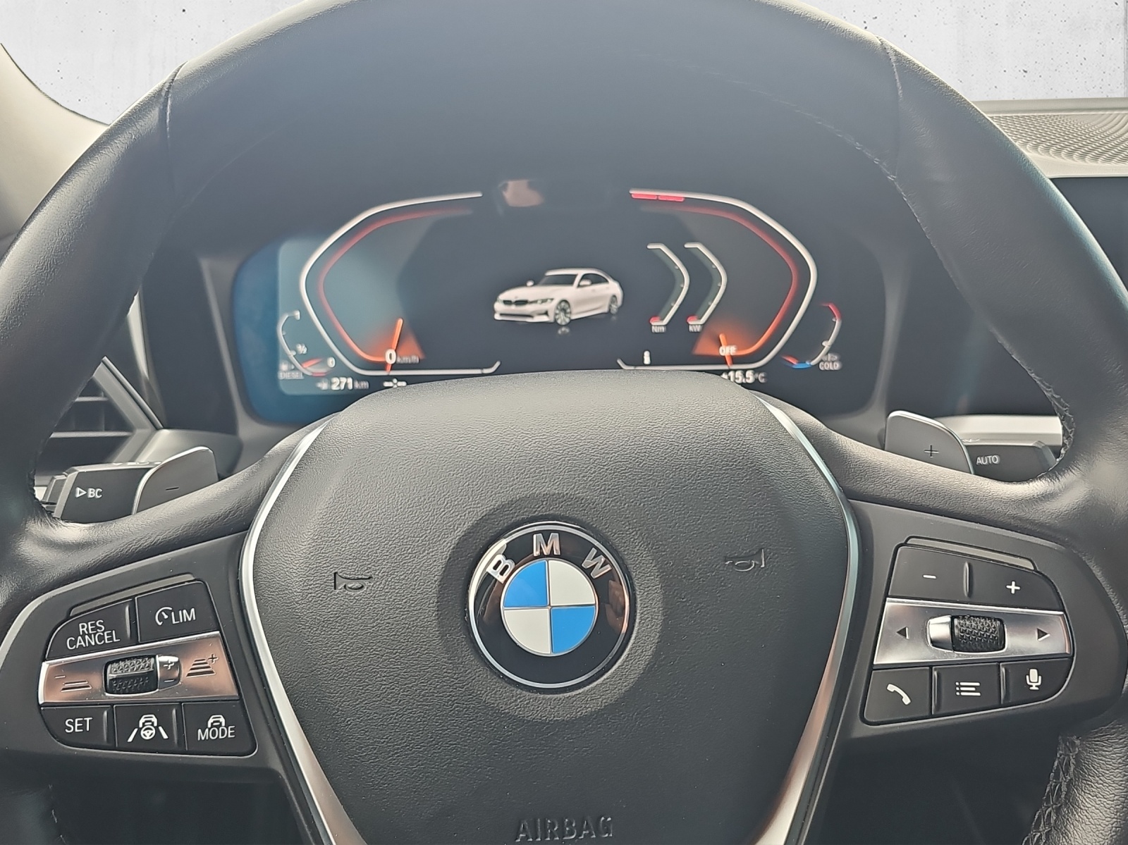 BMW 320d xDrive-image-12