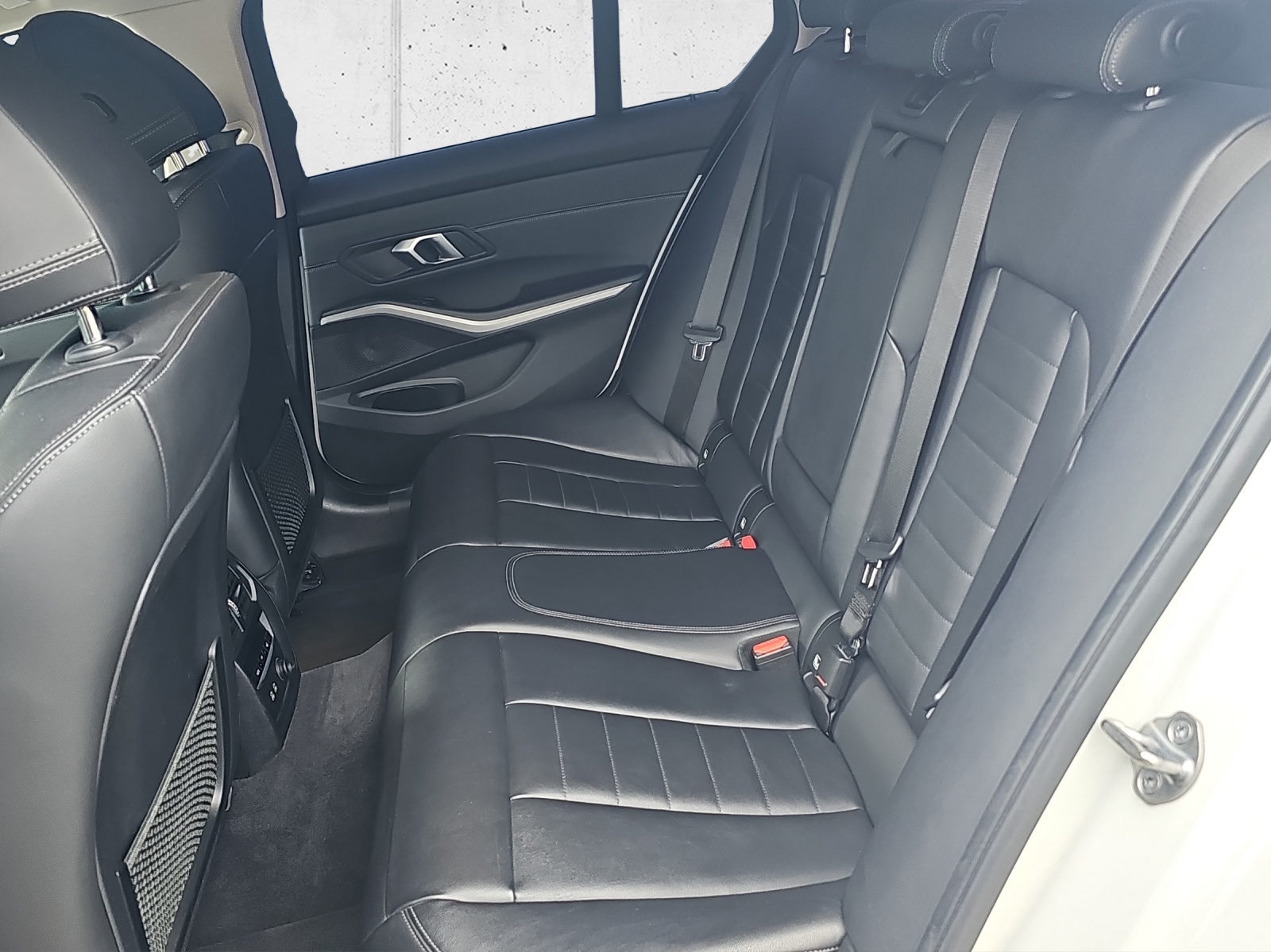 BMW 320d xDrive-image-13