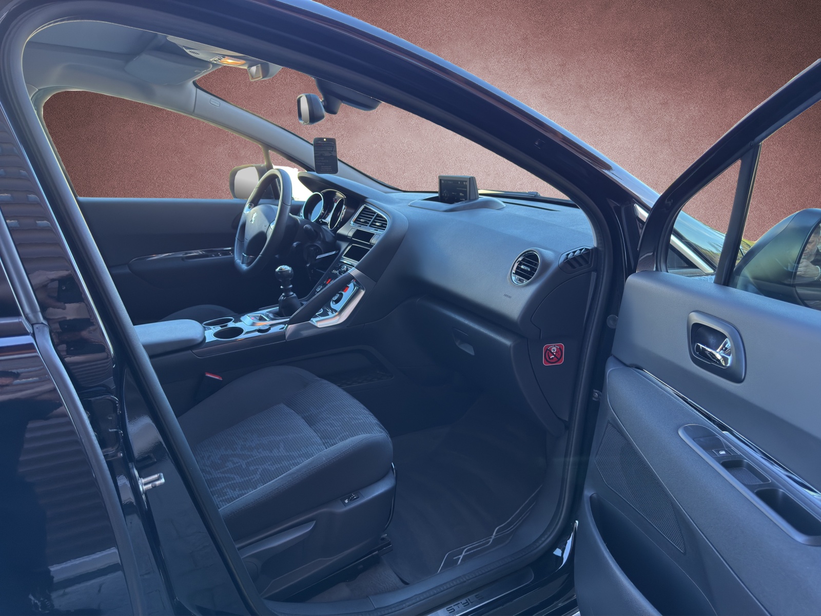 PEUGEOT 3008 1.6 16V T Style-image-10
