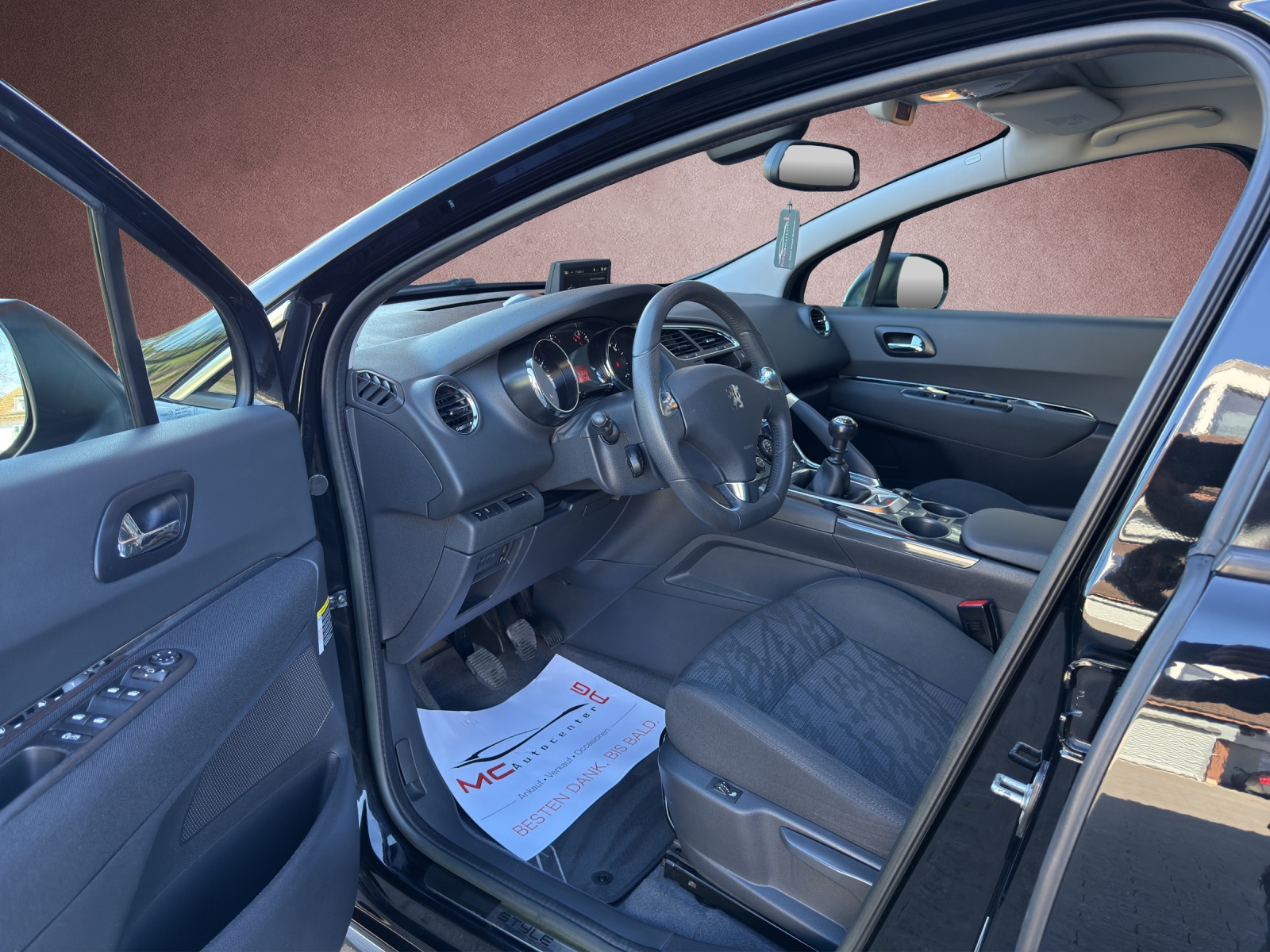 PEUGEOT 3008 1.6 16V T Style-image-5