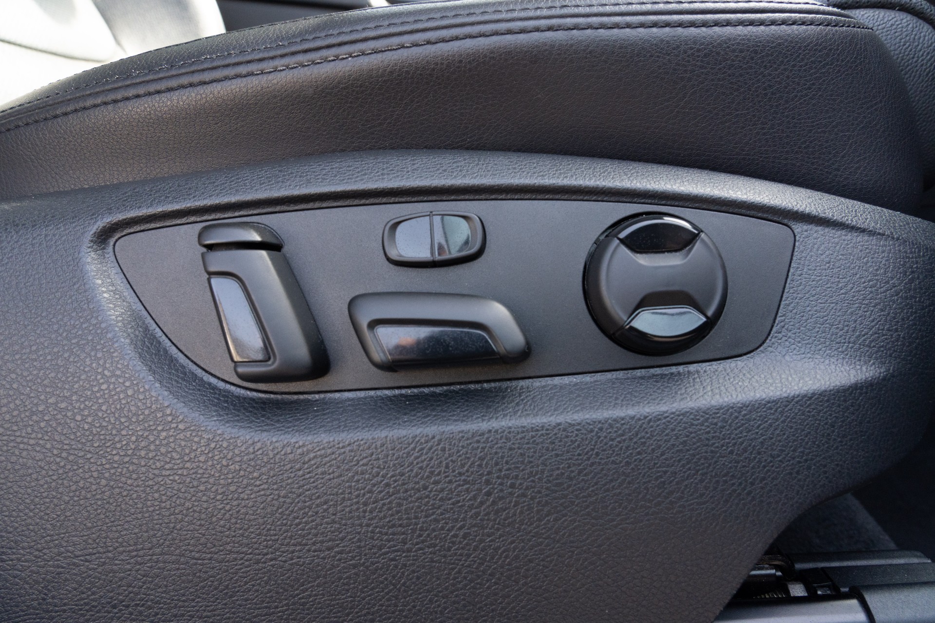 VW Touareg 3.0 TDI BlueMotion Technology Tiptronic-image-12