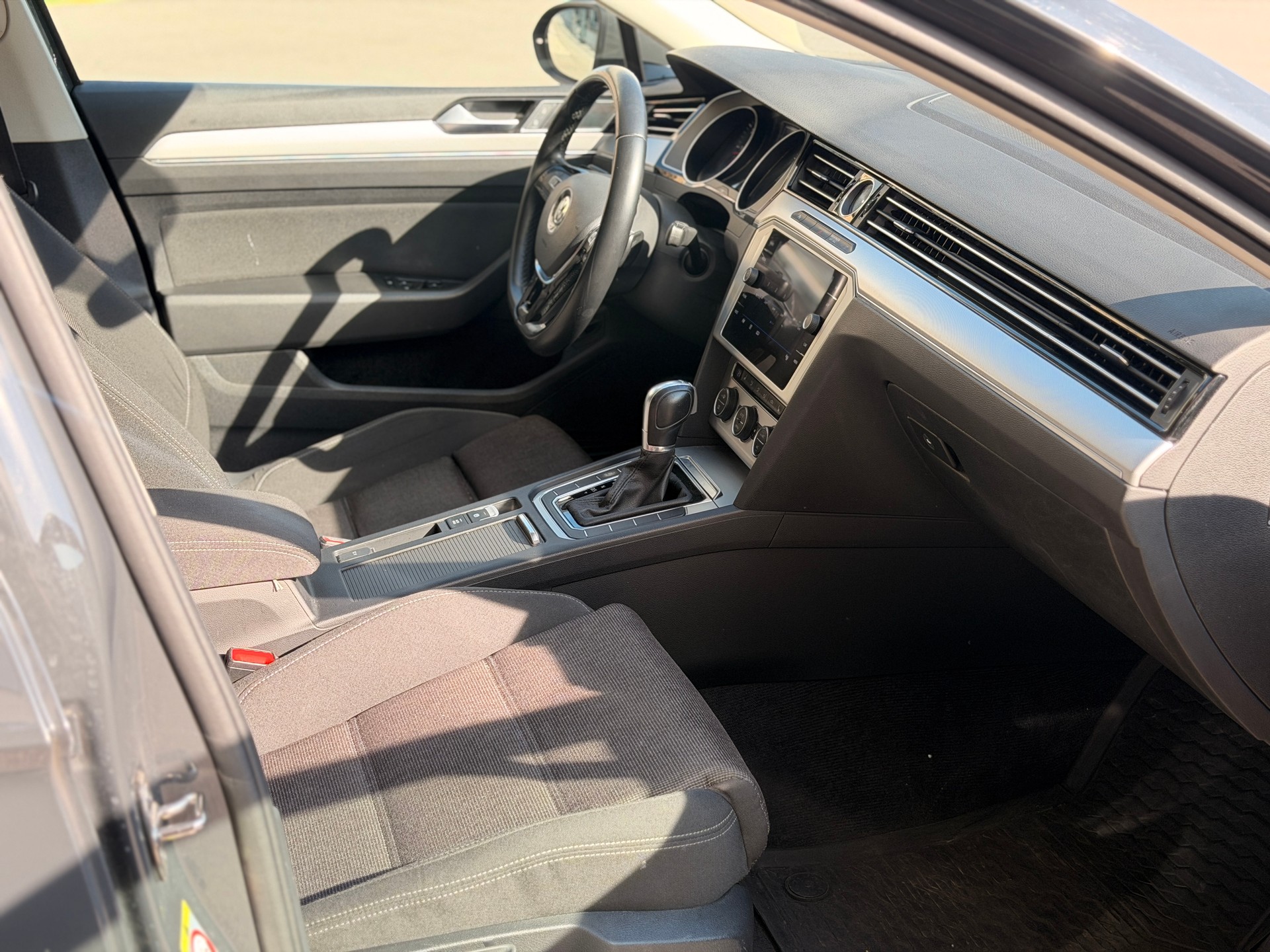 VW Passat Variant 2.0 TDI SCR BMT Comfortline DSG-image-24