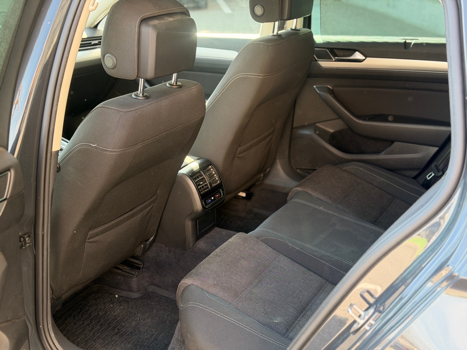 VW Passat Variant 2.0 TDI SCR BMT Comfortline DSG-image-18