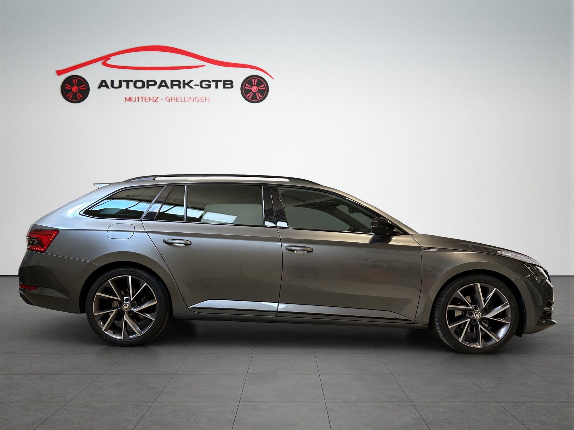 SKODA Superb Combi 2.0 TDi SportLine Light 4x4 DSG-image-4