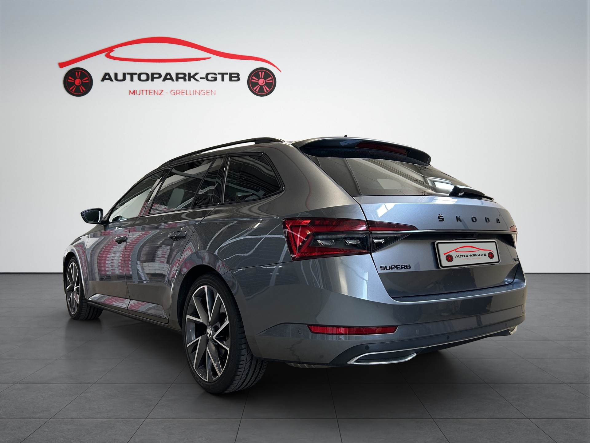 SKODA Superb Combi 2.0 TDi SportLine Light 4x4 DSG-image-5