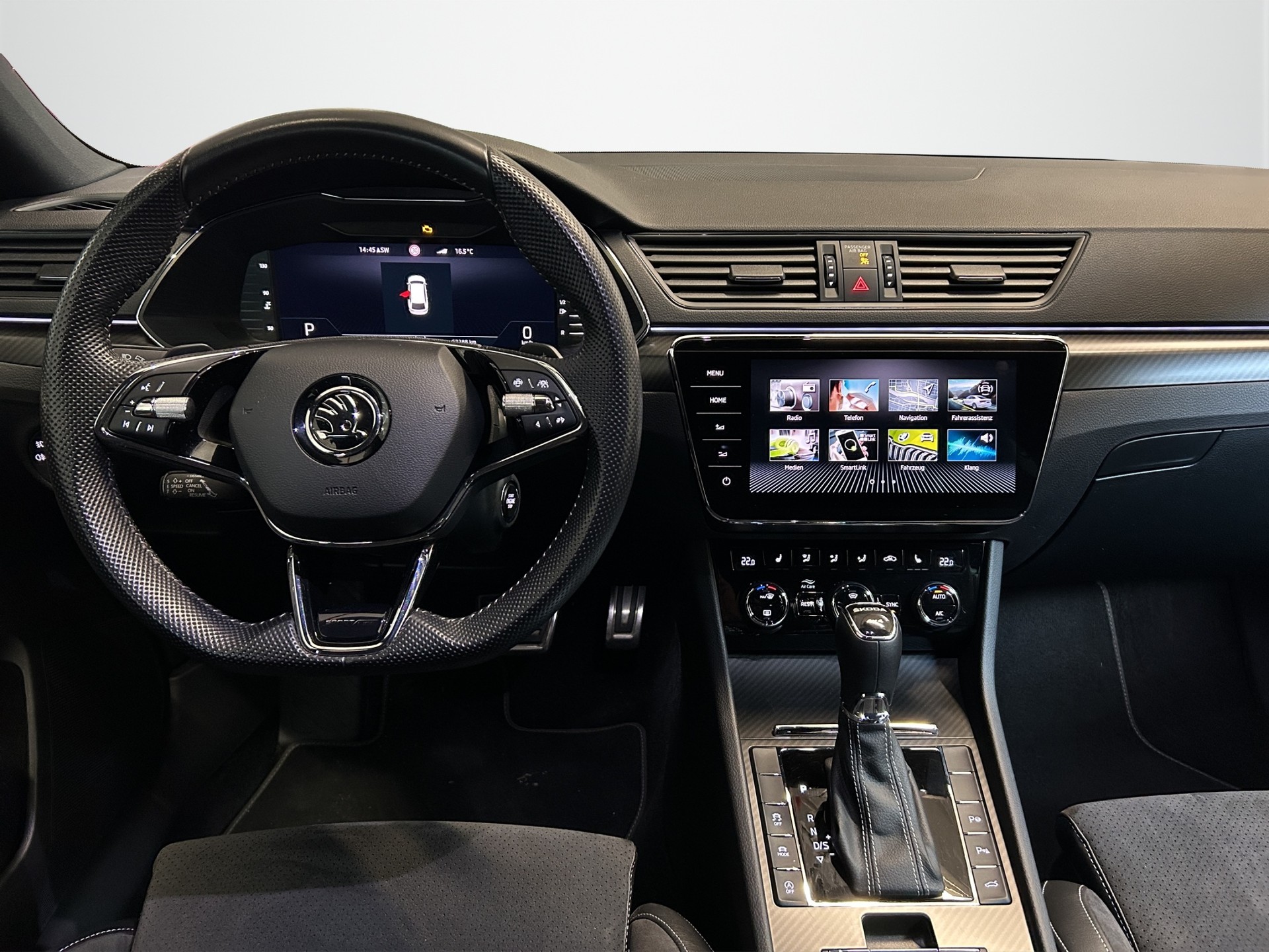 SKODA Superb Combi 2.0 TDi SportLine Light 4x4 DSG-image-16