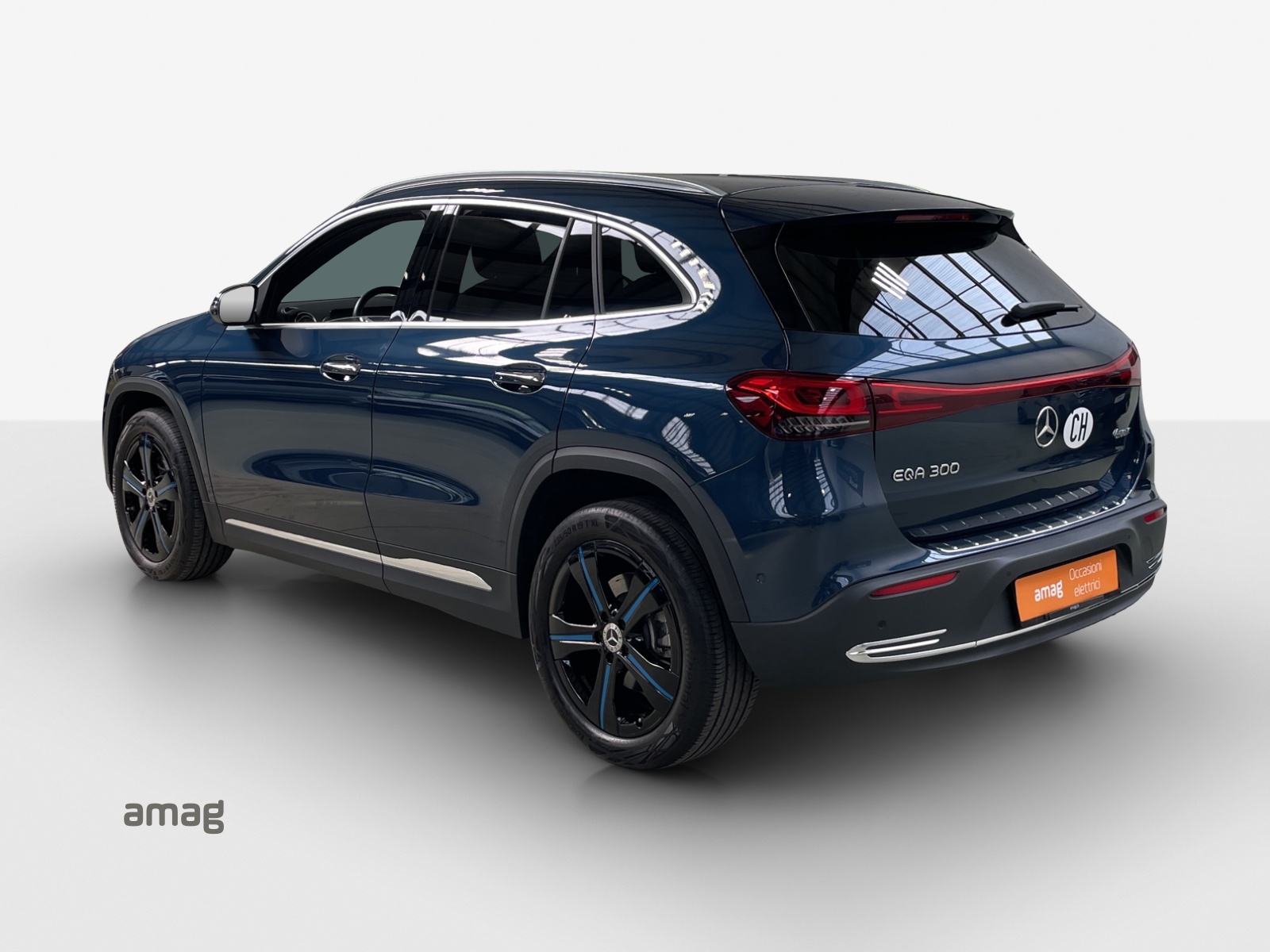 MERCEDES-BENZ EQA 300 4Matic-showroom-element-3