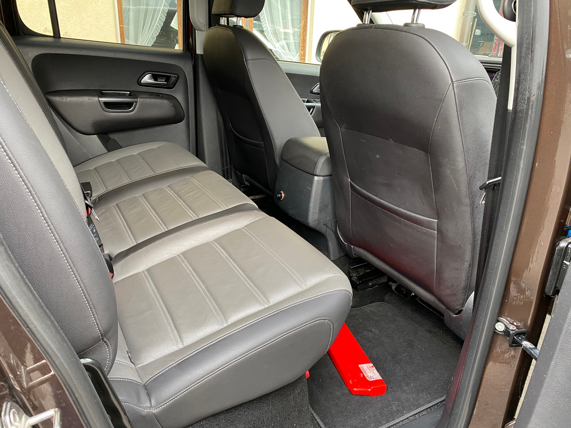 VW Amarok 3.0TDI Crossline 4Motion Automatic-image-8