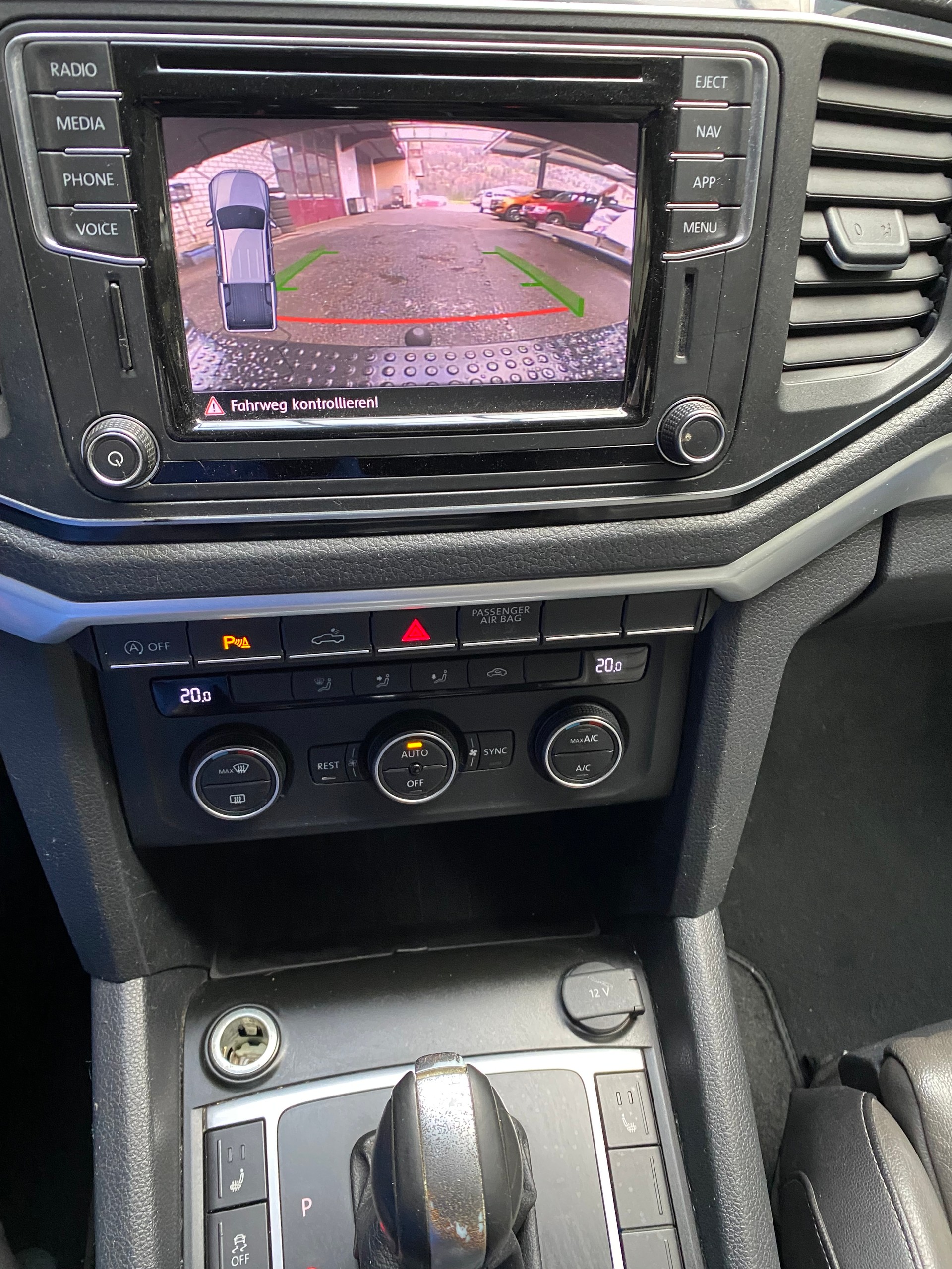 VW Amarok 3.0TDI Crossline 4Motion Automatic-image-3