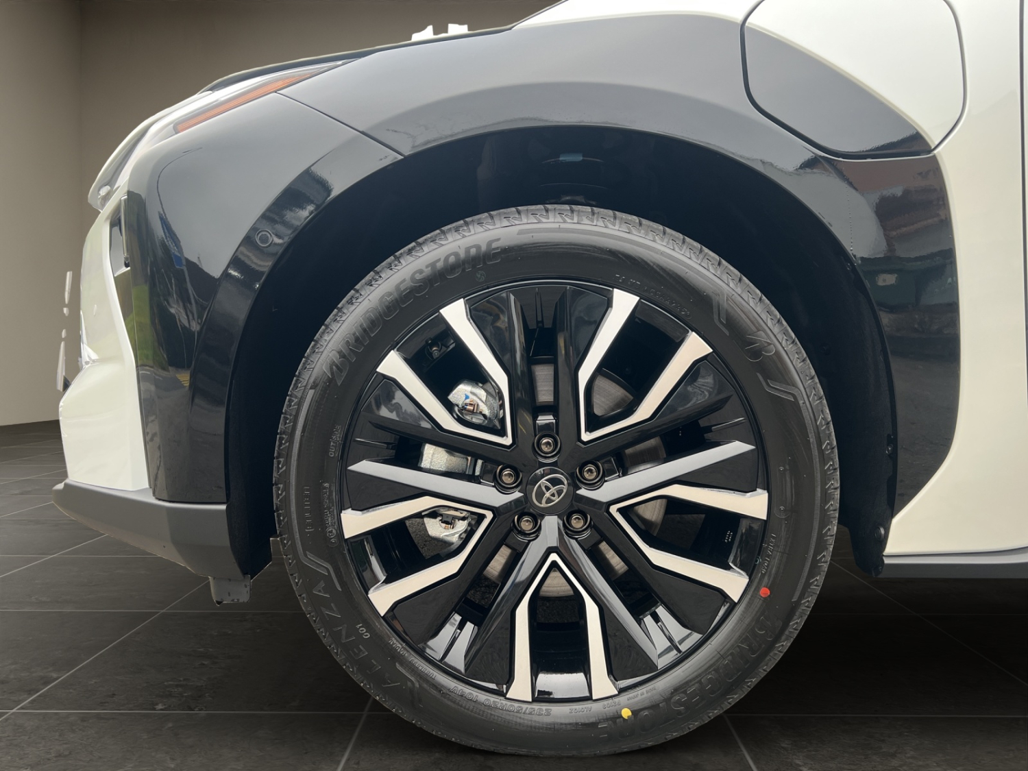 TOYOTA bZ4X Premium AWD-image-19