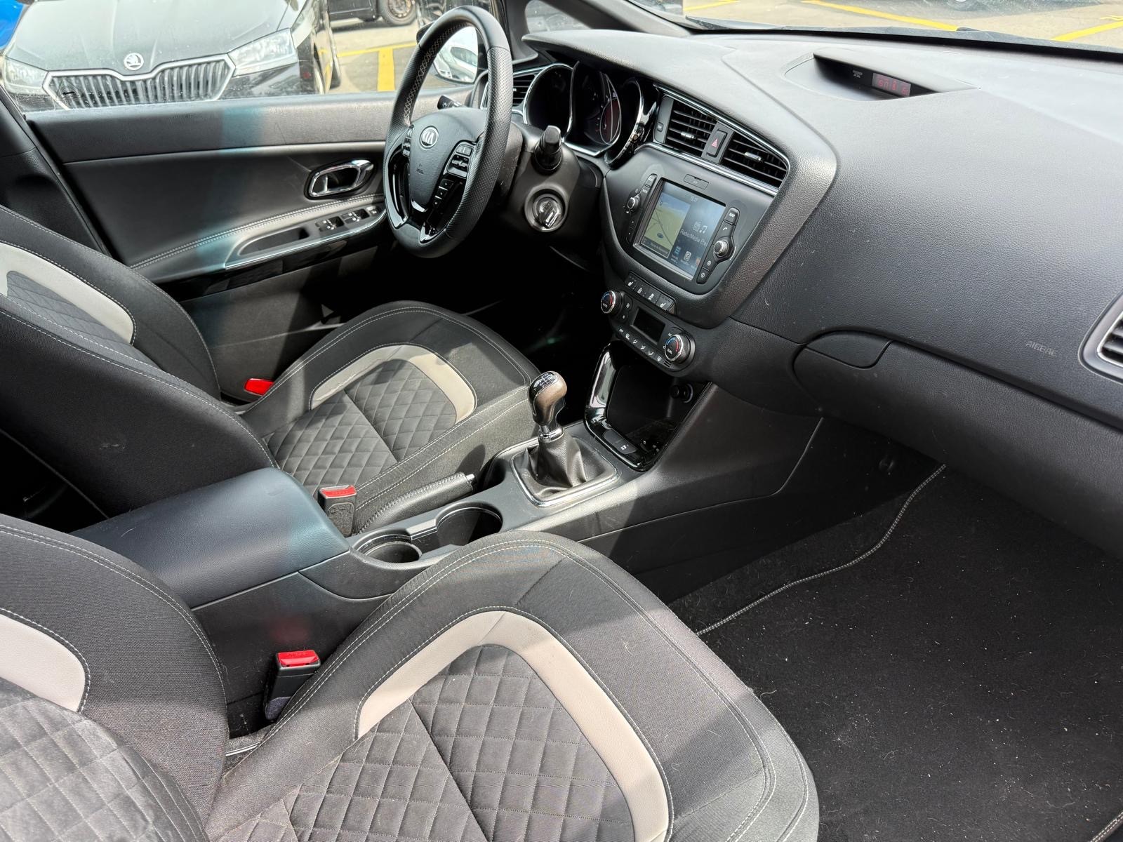 KIA Cee'd 1.0 T-GDi GT Line-image-9