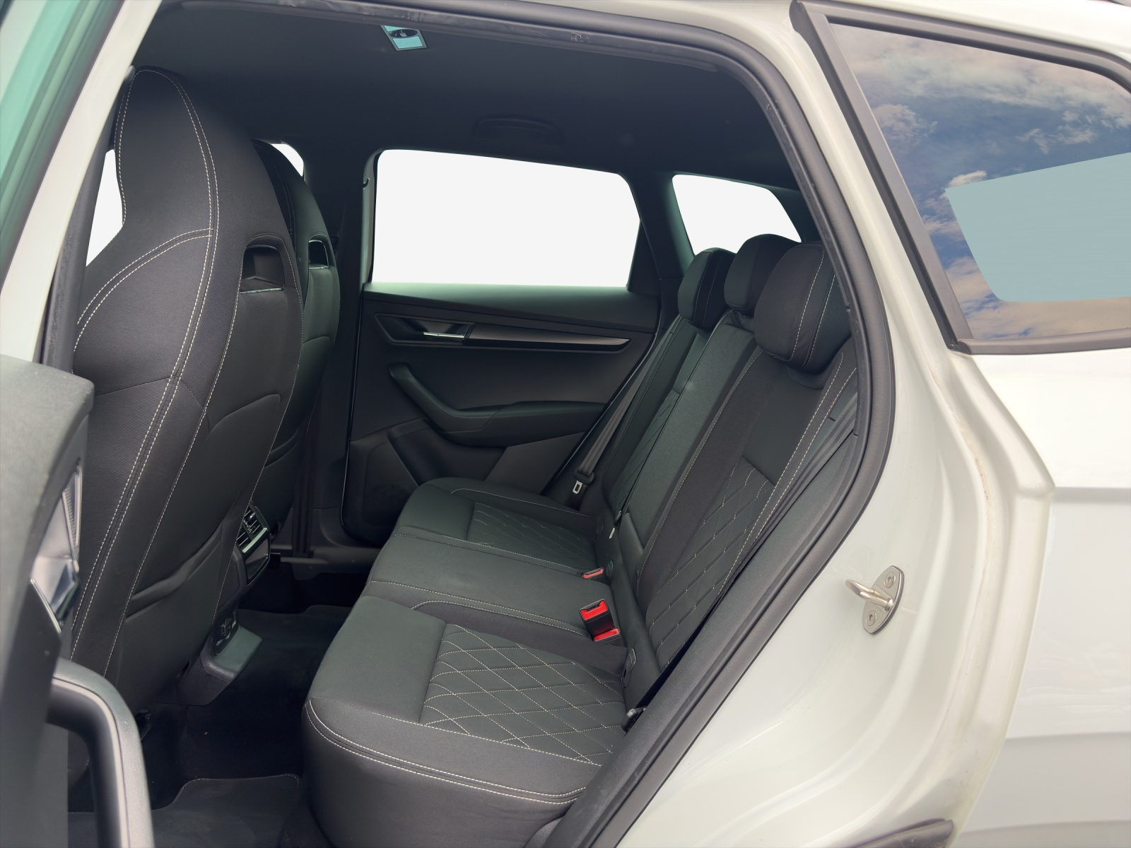 SKODA Karoq 2.0 TSI SportLine 4x4 DSG-image-11