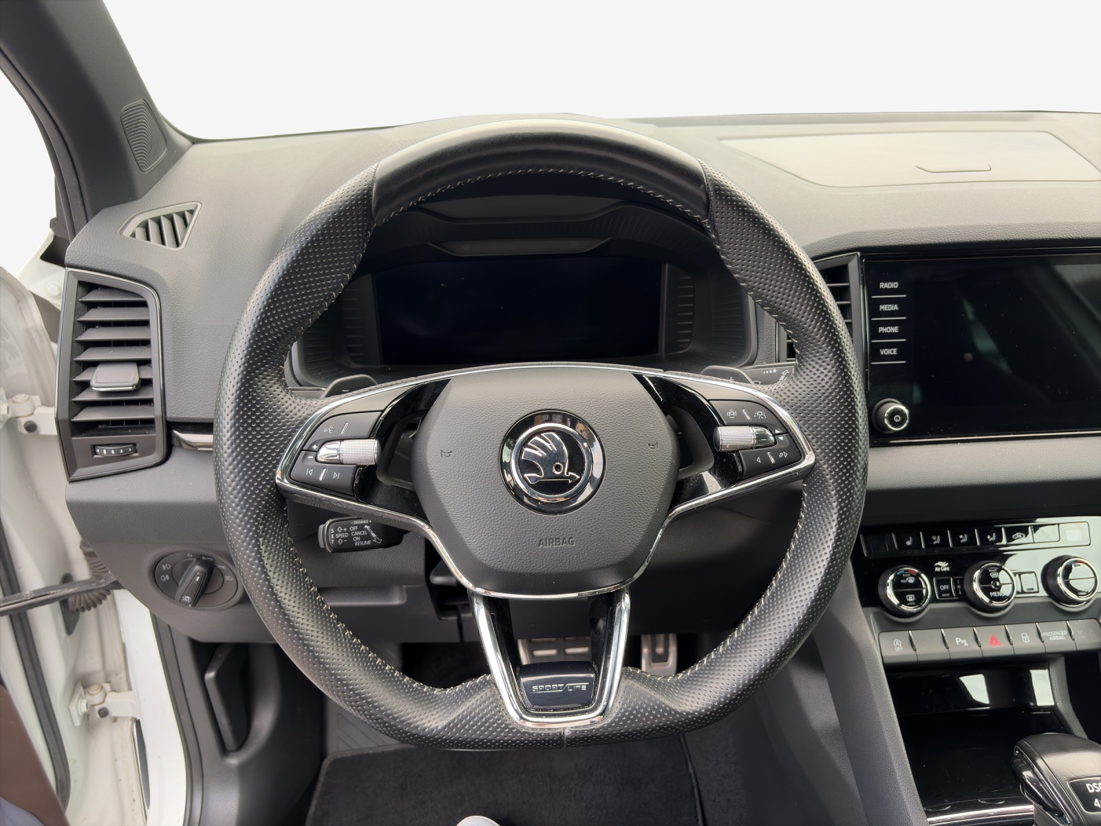 SKODA Karoq 2.0 TSI SportLine 4x4 DSG-image-9