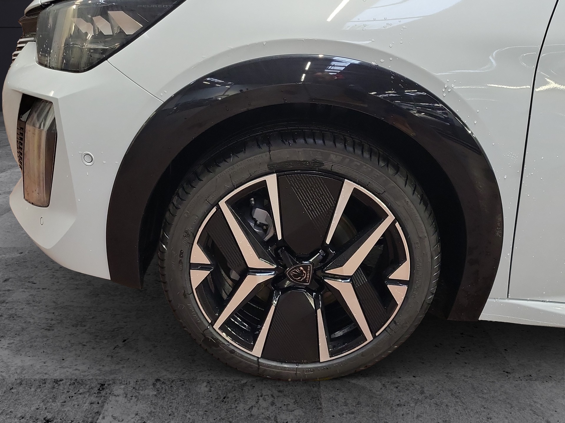 PEUGEOT 208 e GT-image-3