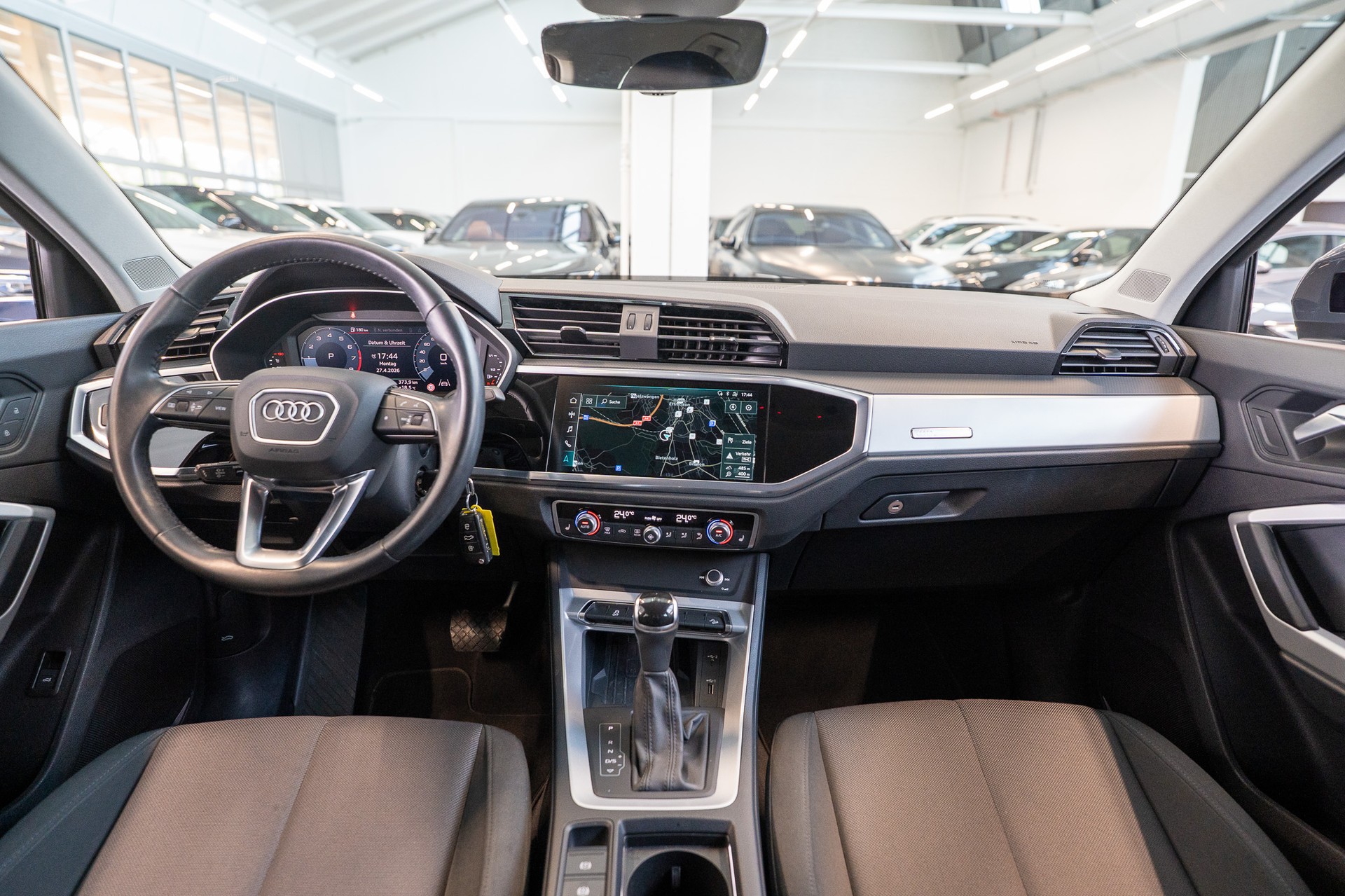 AUDI Q3 1.5 35 TFSI Attraction S-Tronic / CH-Fahrzeug / Rückfahrkamera / el.Heckklappe-image-15