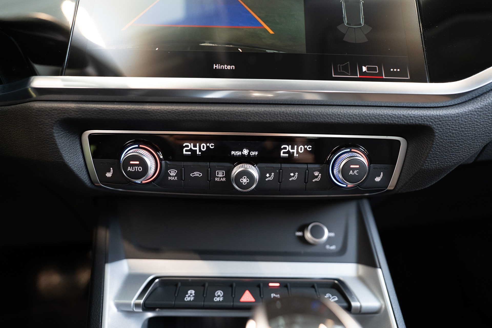 AUDI Q3 1.5 35 TFSI Attraction S-Tronic / CH-Fahrzeug / Rückfahrkamera / el.Heckklappe-image-21
