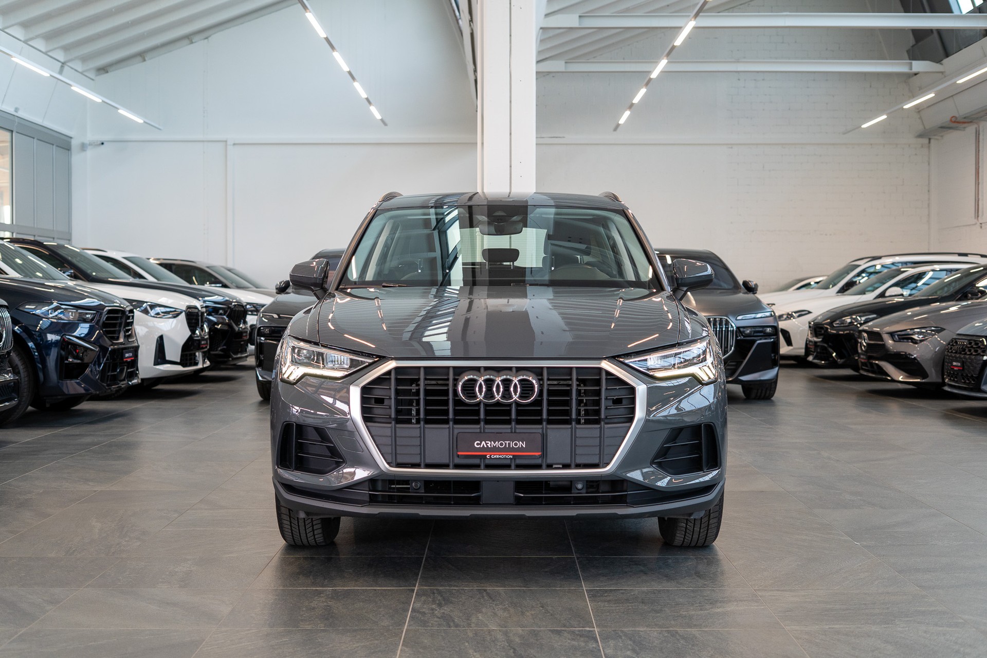 AUDI Q3 1.5 35 TFSI Attraction S-Tronic / CH-Fahrzeug / Rückfahrkamera / el.Heckklappe-image-1