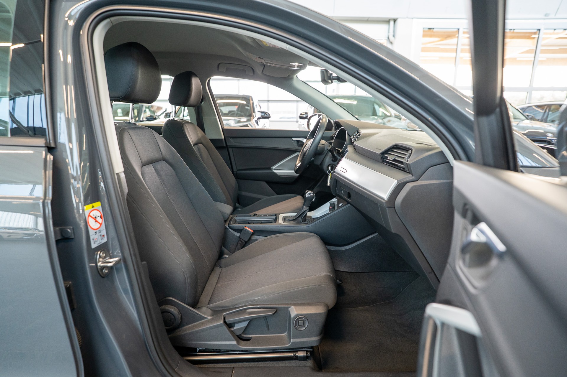 AUDI Q3 1.5 35 TFSI Attraction S-Tronic / CH-Fahrzeug / Rückfahrkamera / el.Heckklappe-image-13