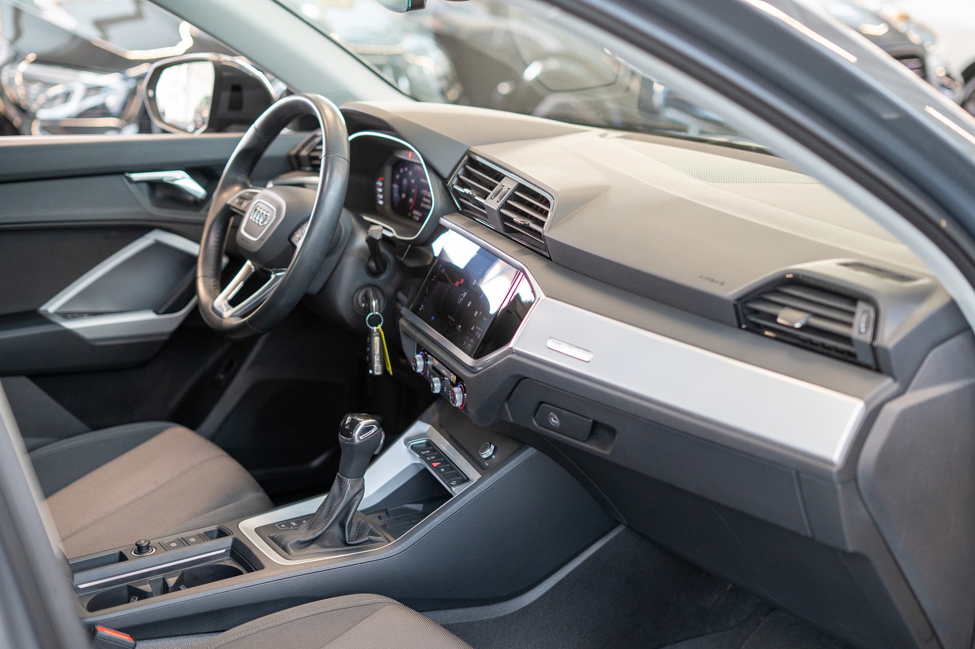 AUDI Q3 1.5 35 TFSI Attraction S-Tronic / CH-Fahrzeug / Rückfahrkamera / el.Heckklappe-image-14