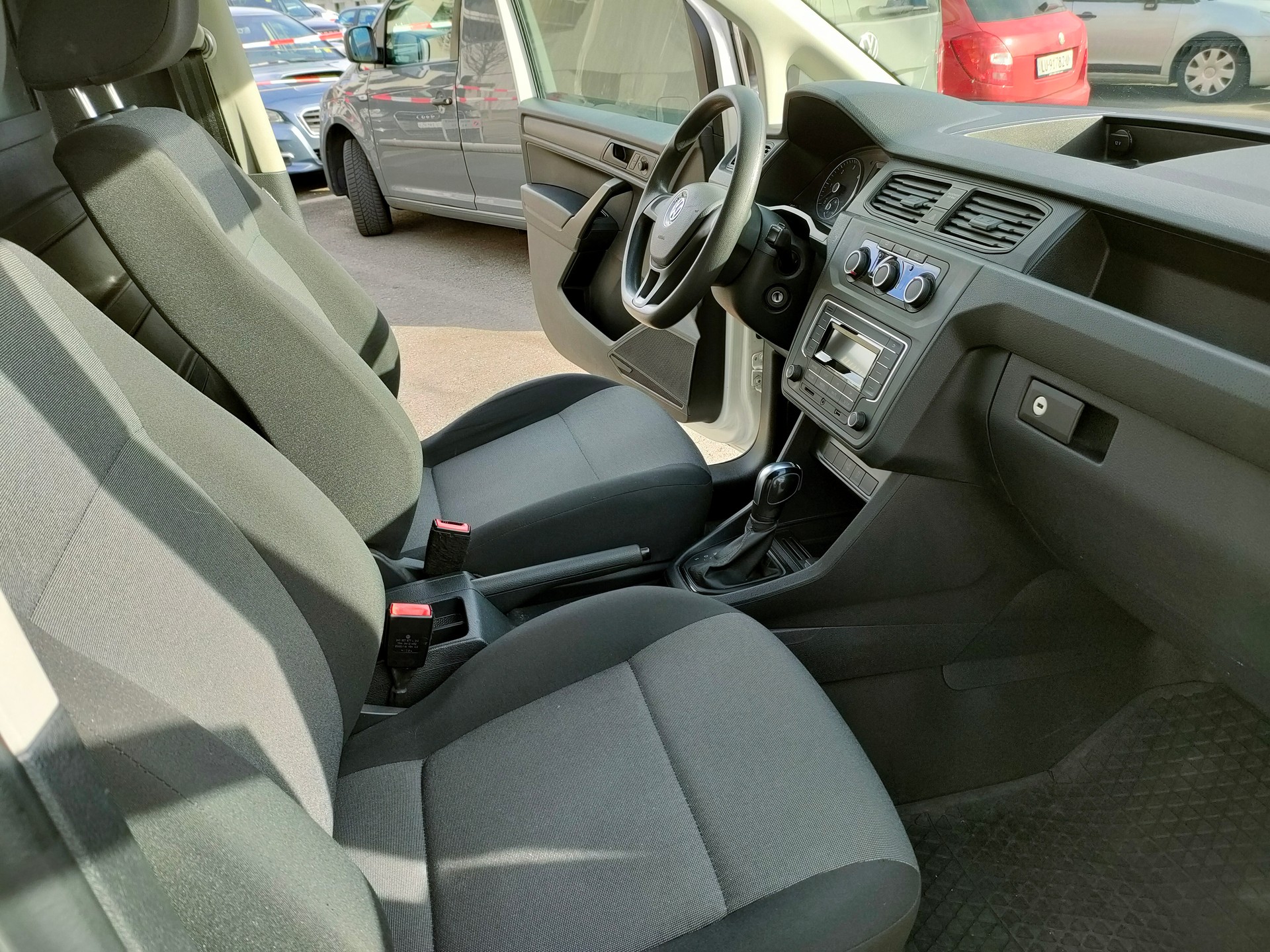 VW Caddy Maxi 2.0TDI 4Motion BlueMotion Technology DSG-image-3