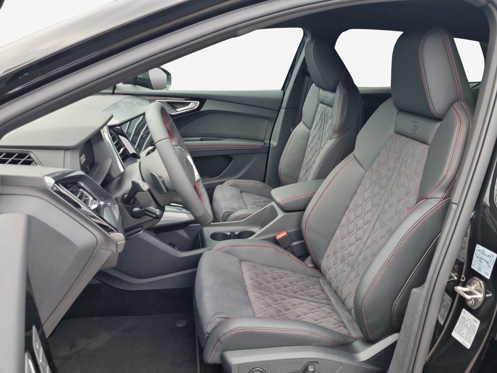 AUDI Q4 e-tron 45 Edition Swiss Ski quattro-image-7