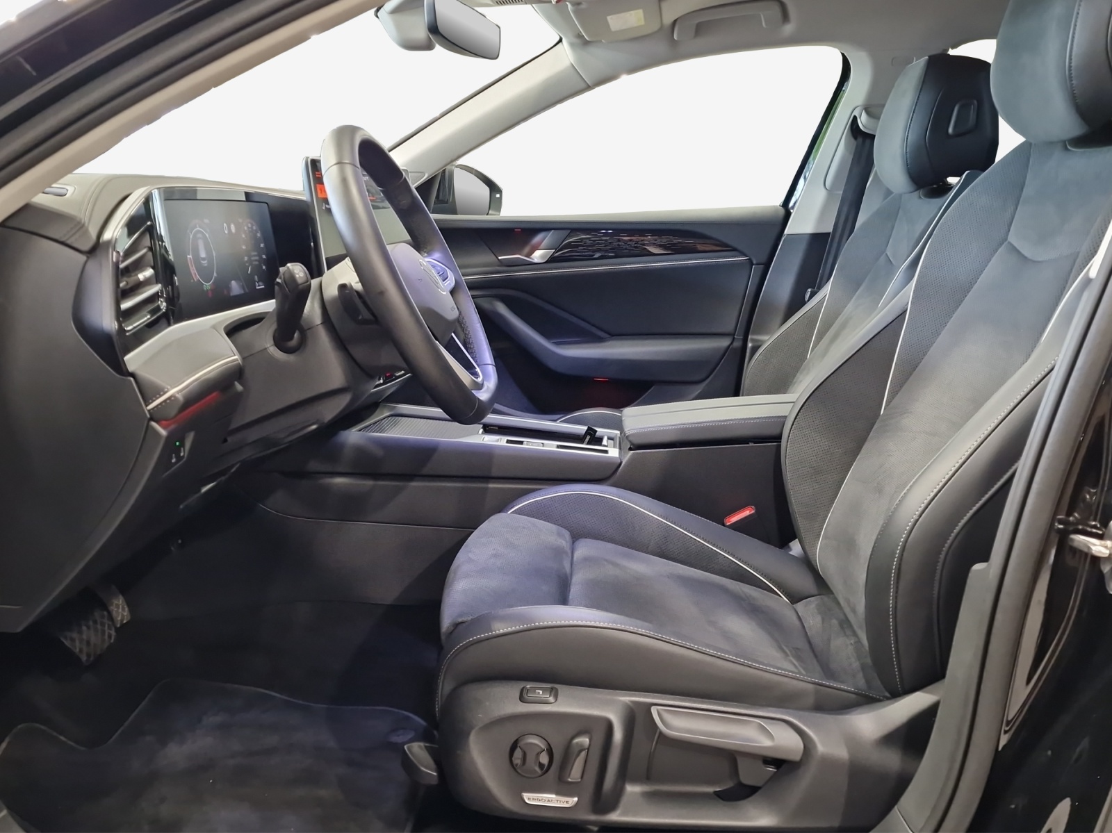 VW Passat Variant 2.0 TDI evo Business 4 Motion DSG-image-7