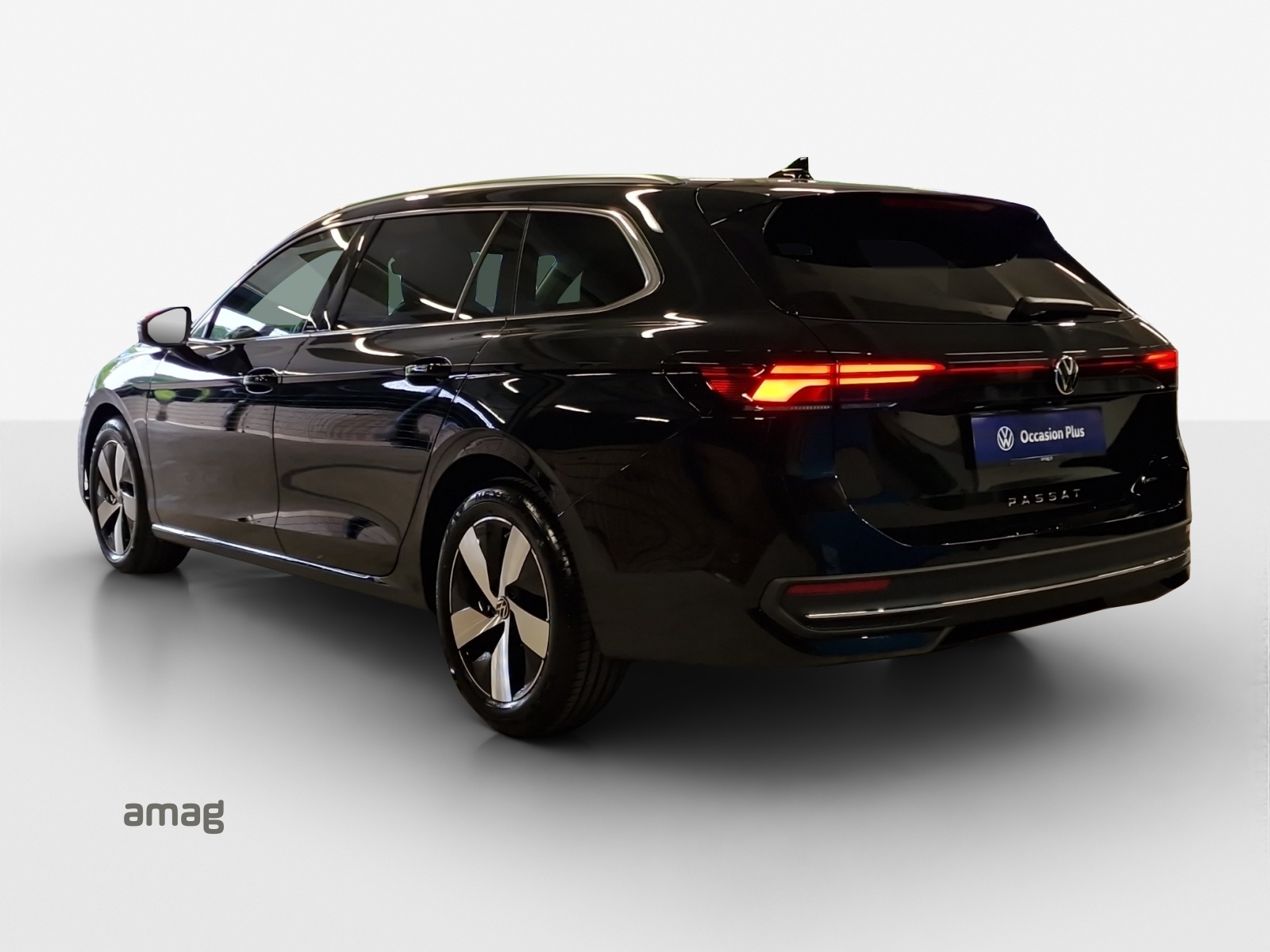 VW Passat Variant 2.0 TDI evo Business 4 Motion DSG-image-2