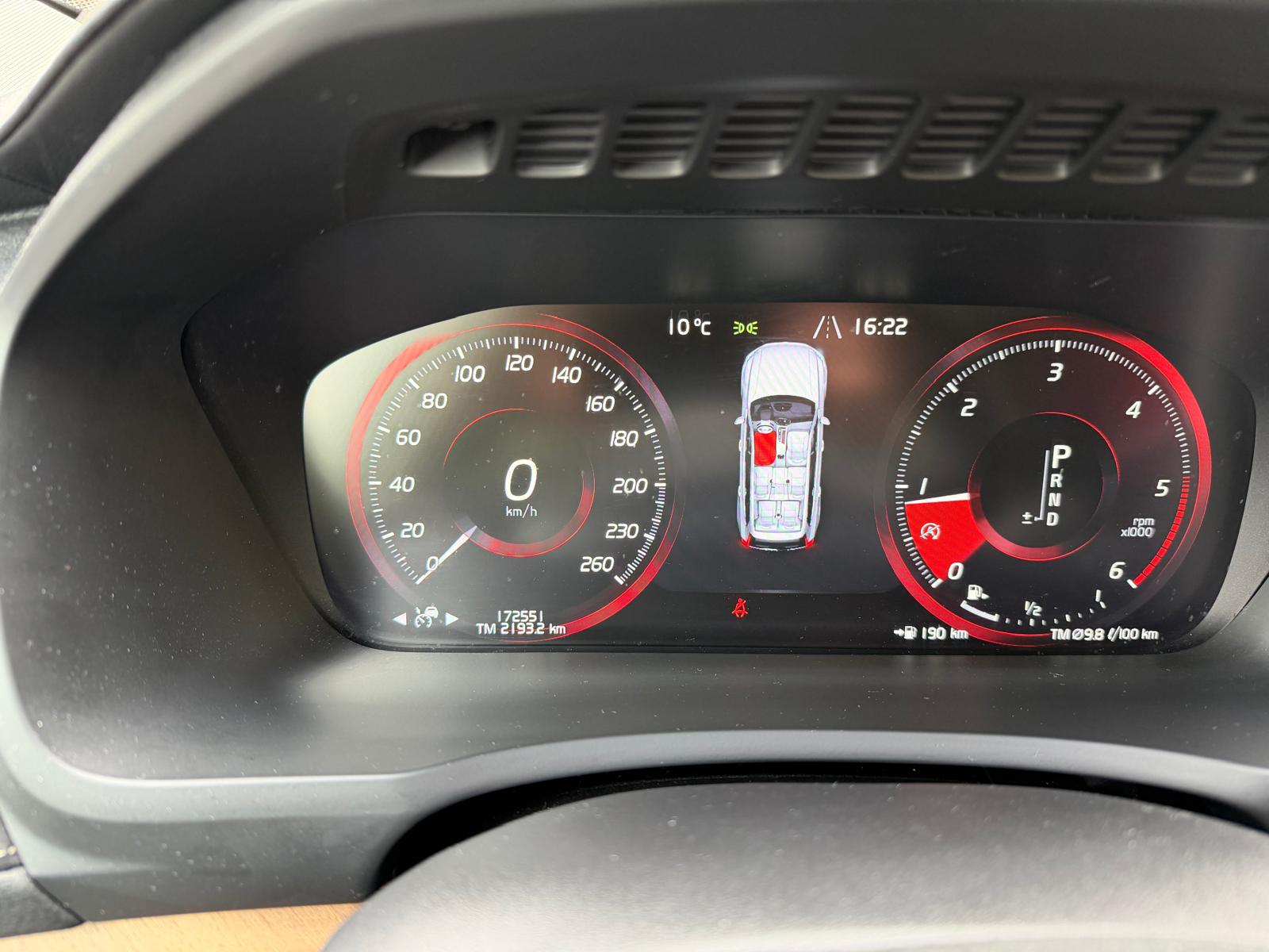 VOLVO XC90-image-10