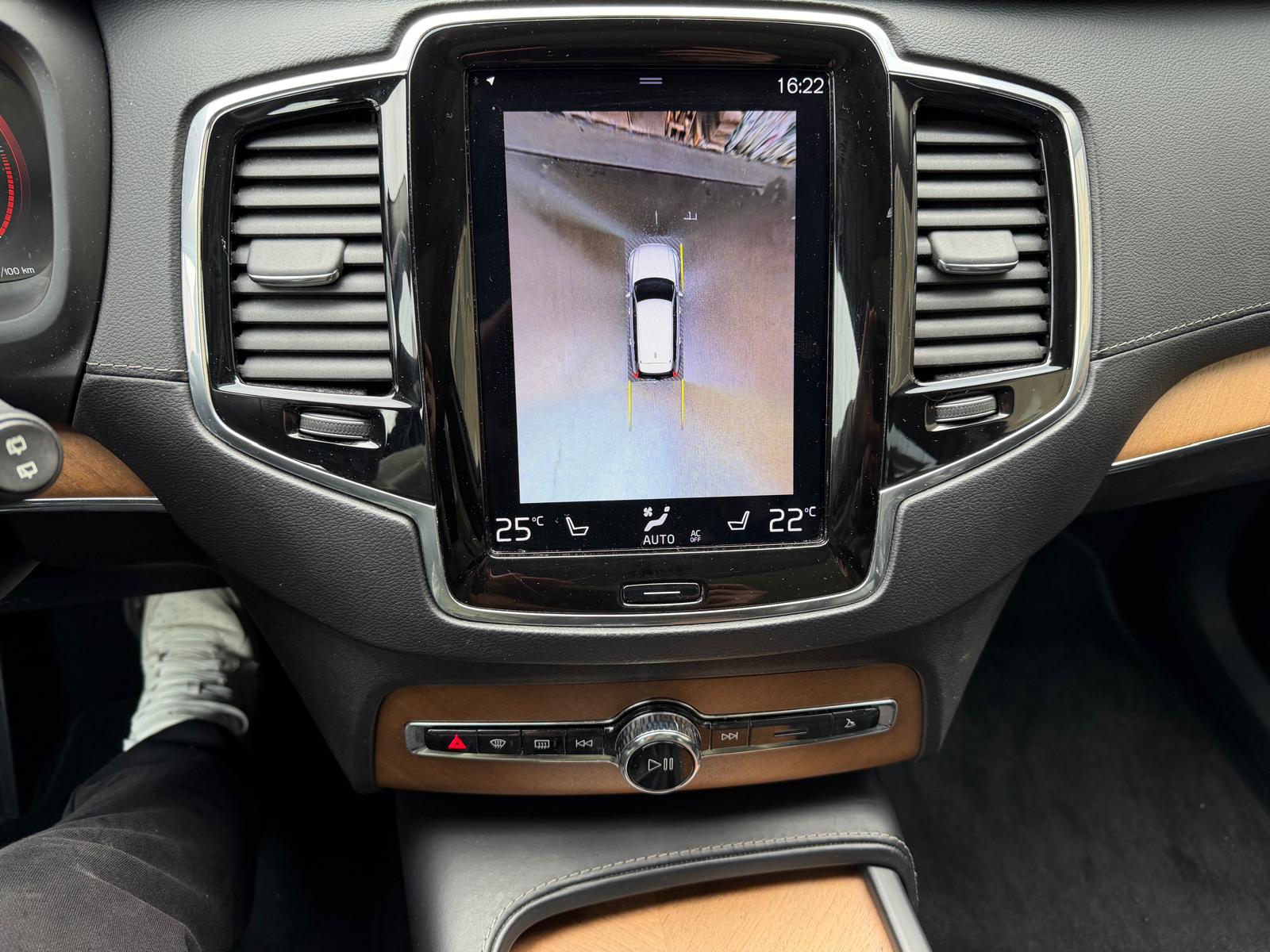 VOLVO XC90-image-8