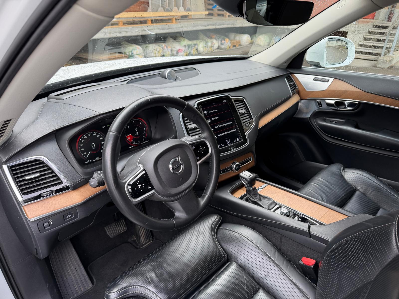 VOLVO XC90-image-6